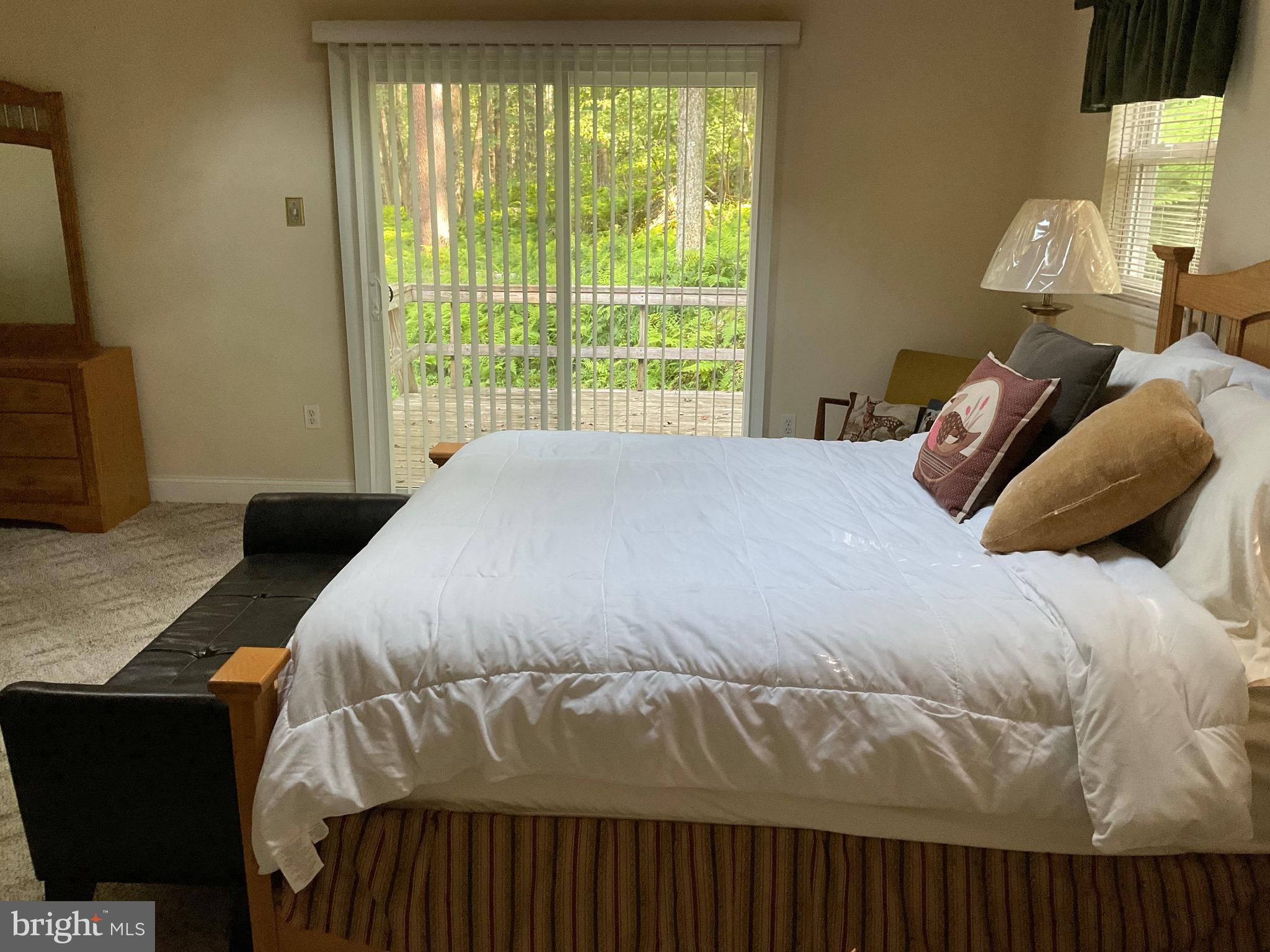 ARROWHEAD  LAKES - Residential