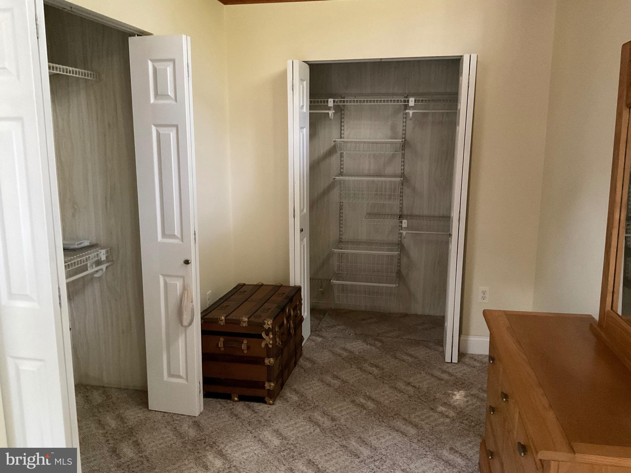 ARROWHEAD  LAKES - Residential