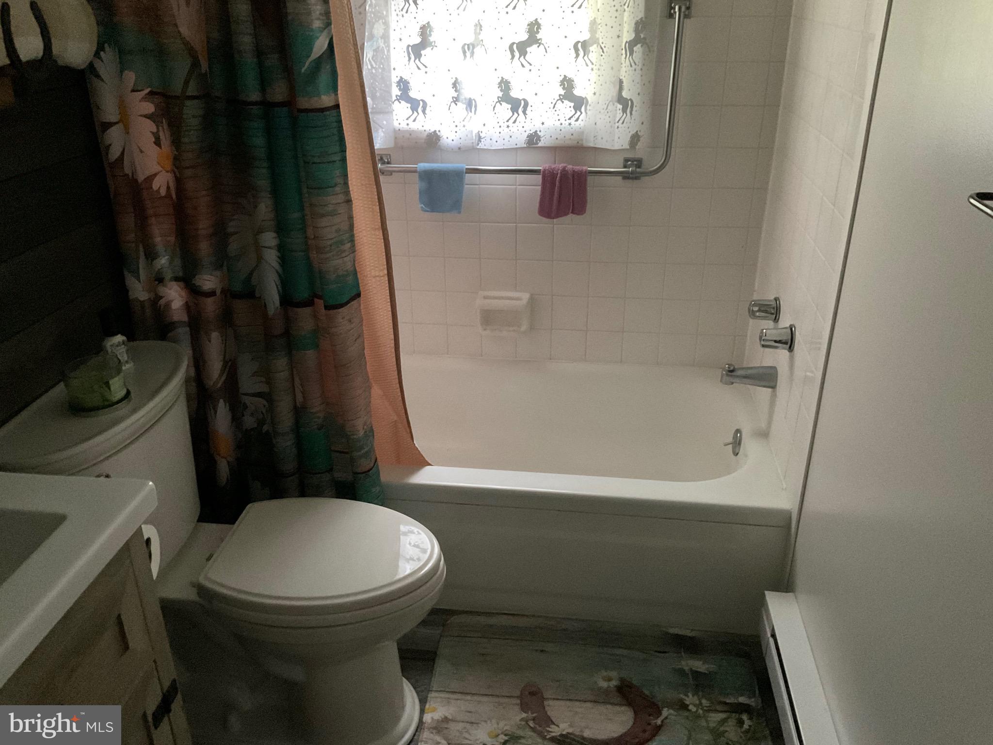 ARROWHEAD  LAKES - Residential