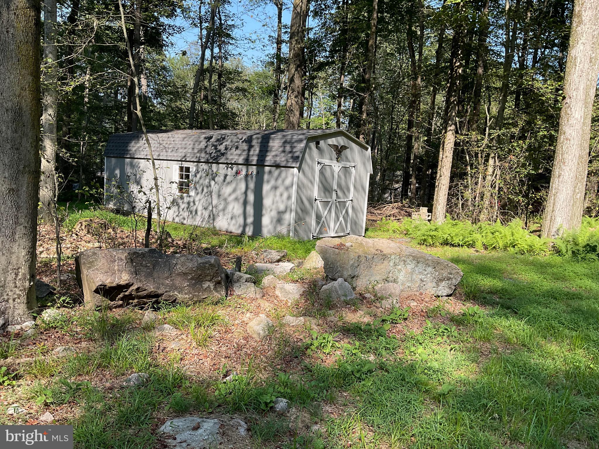 ARROWHEAD  LAKES - Residential