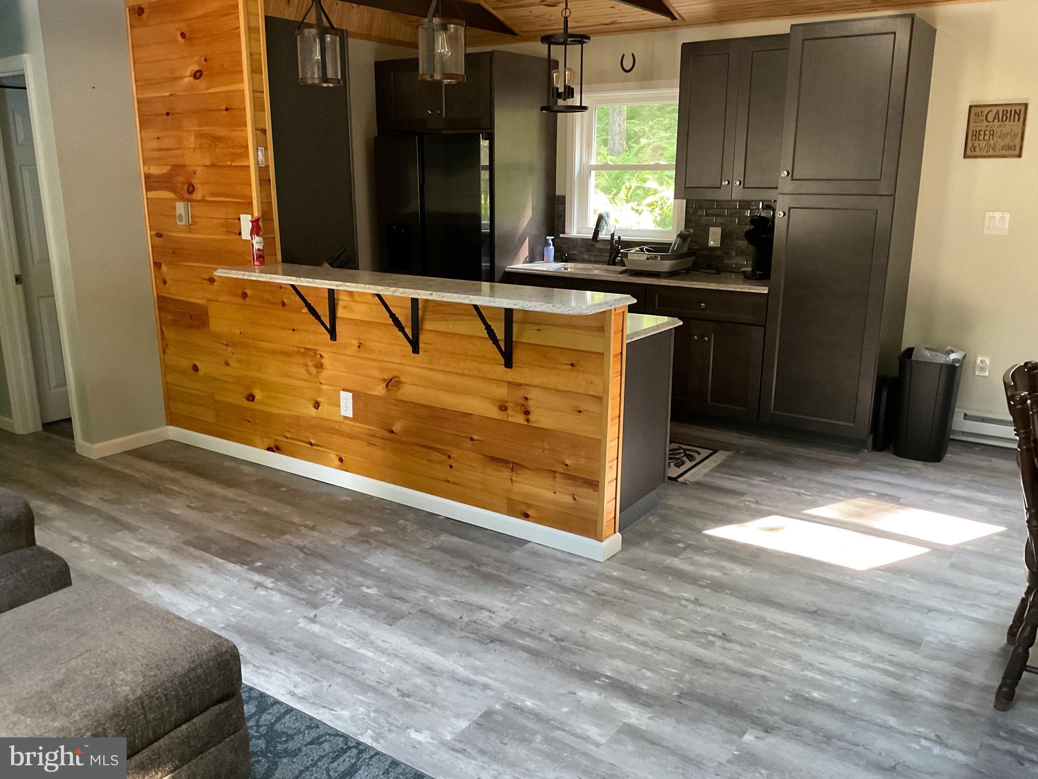 ARROWHEAD  LAKES - Residential