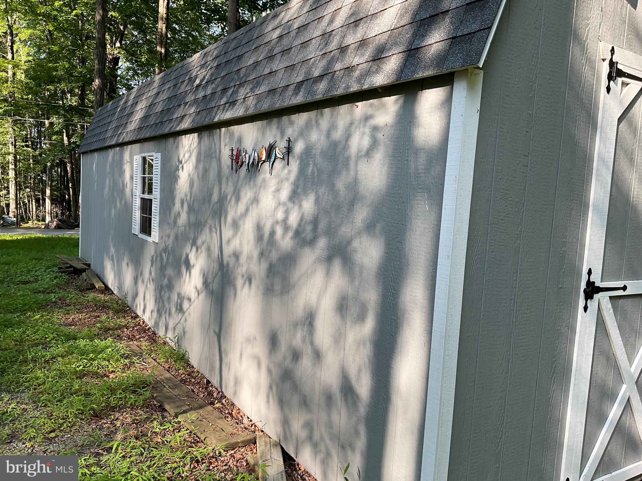 ARROWHEAD  LAKES - Residential