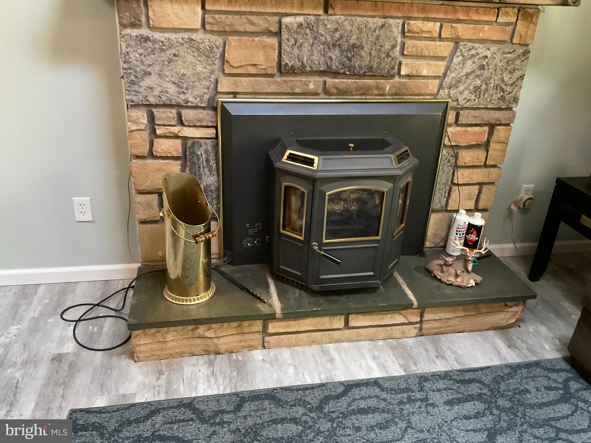 ARROWHEAD  LAKES - Residential