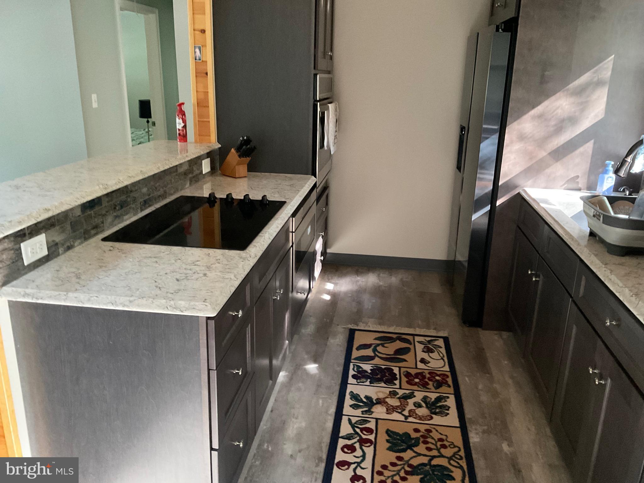 ARROWHEAD  LAKES - Residential