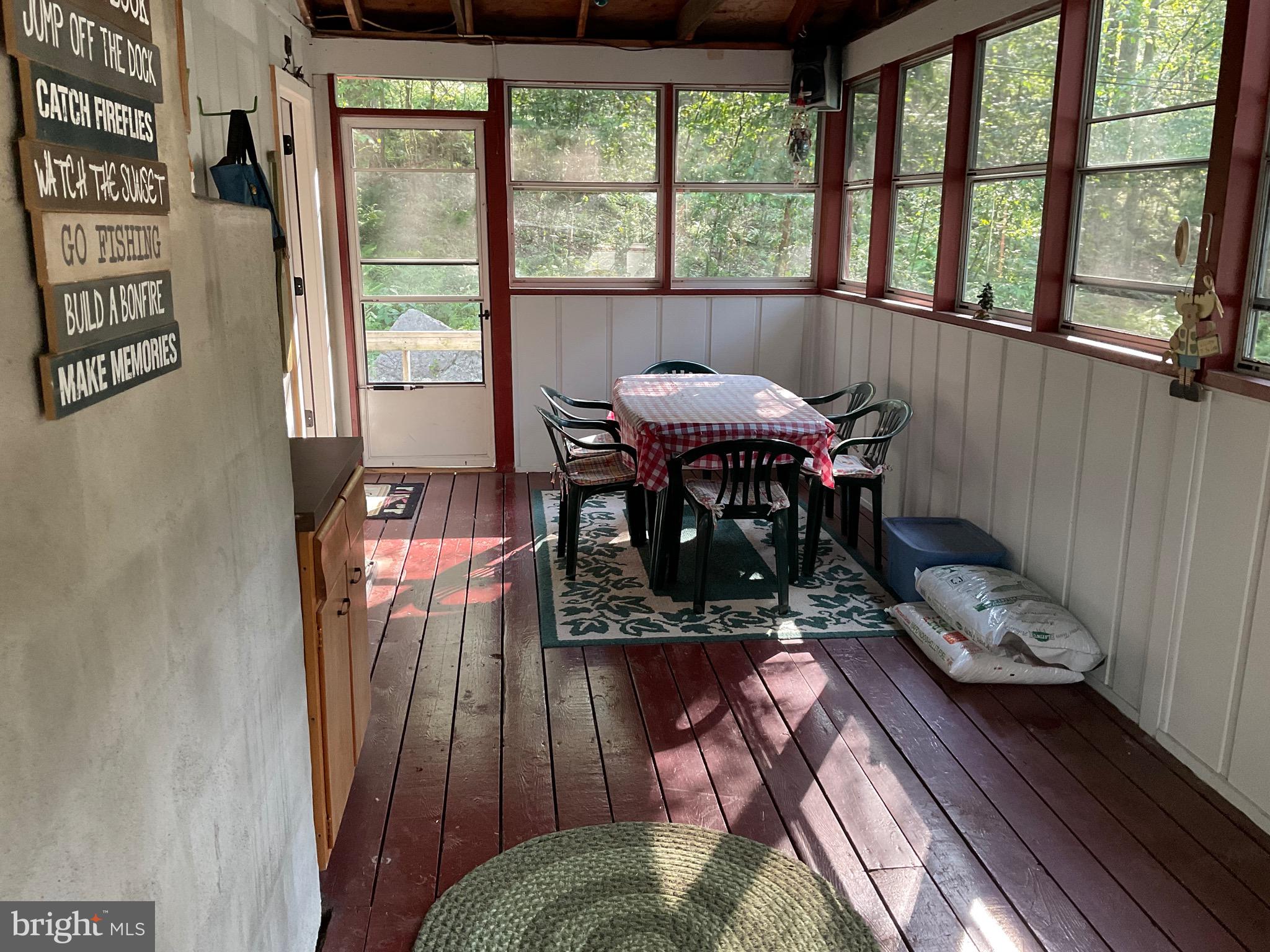 ARROWHEAD  LAKES - Residential