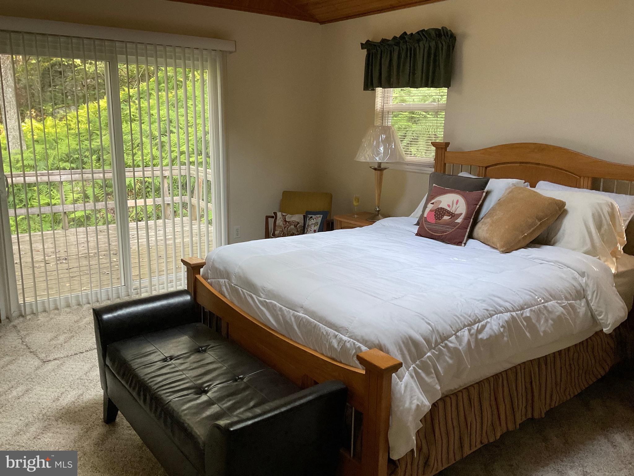 ARROWHEAD  LAKES - Residential