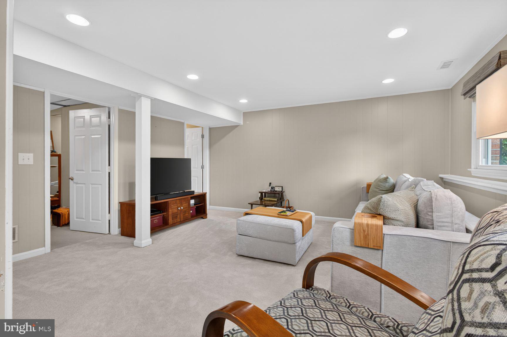 DELMONT STATION - Residential