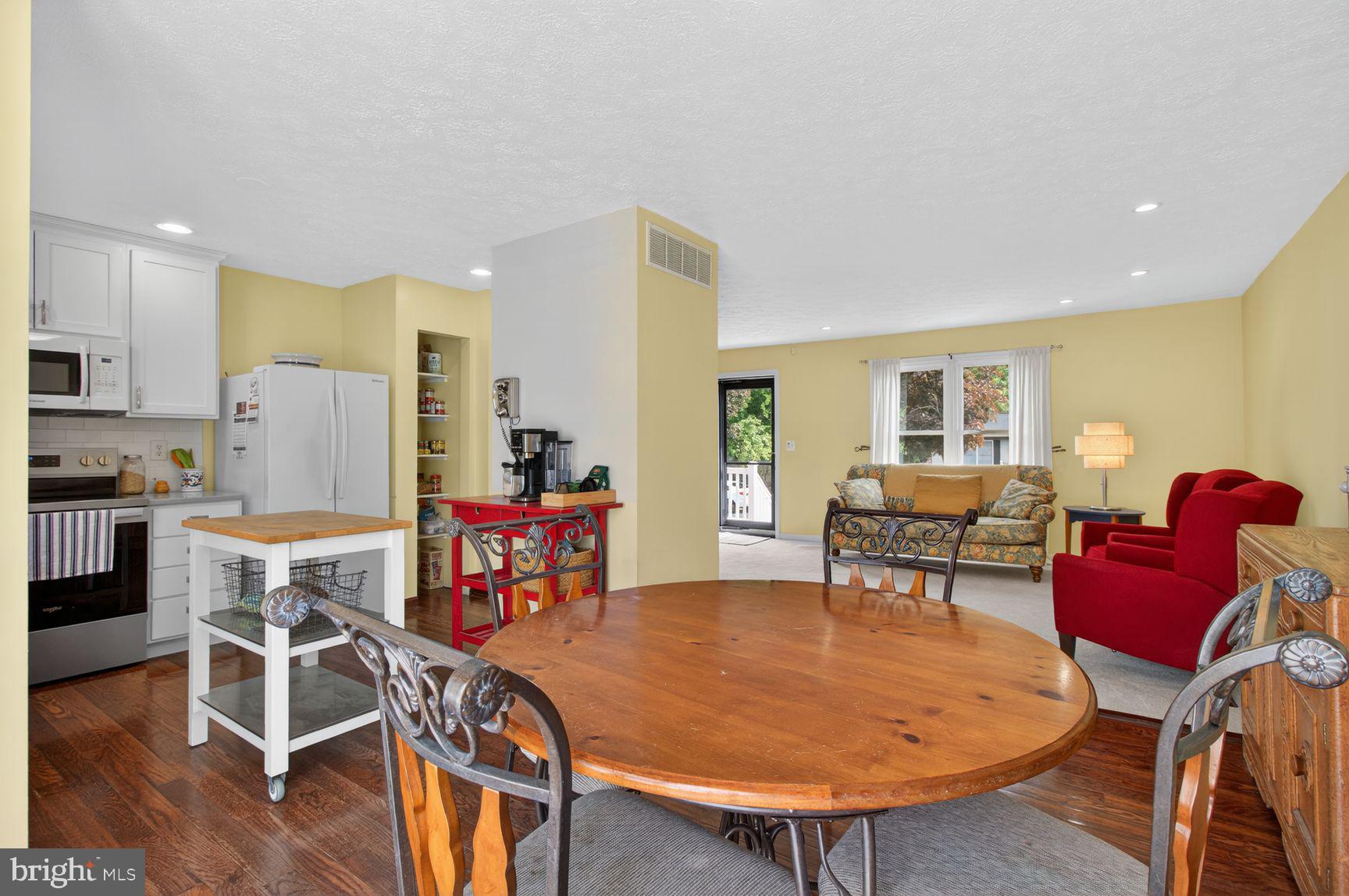 DELMONT STATION - Residential