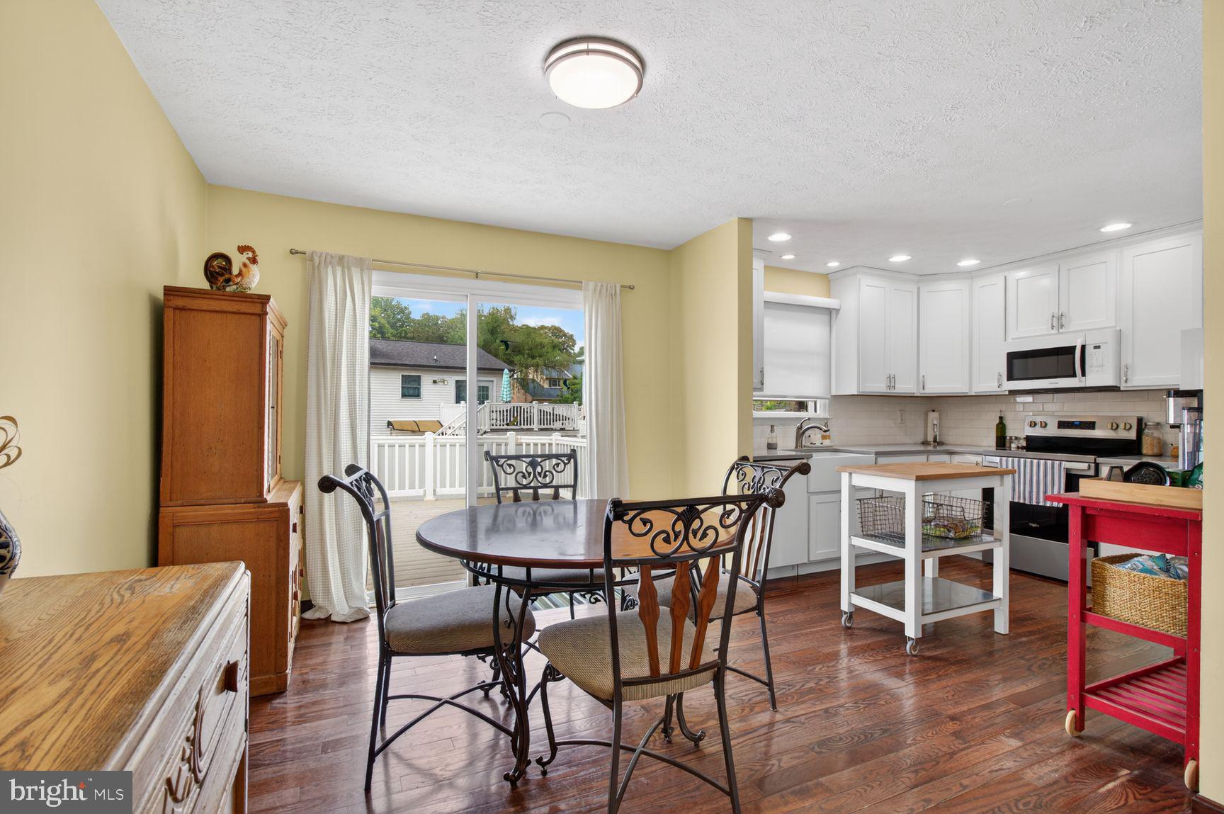 DELMONT STATION - Residential