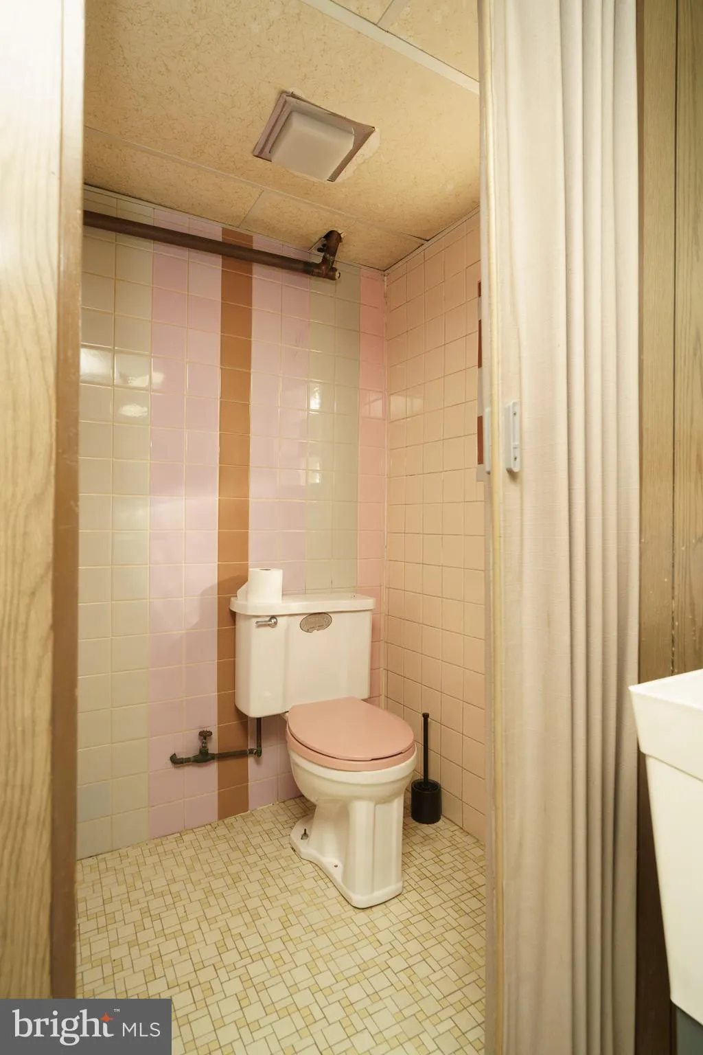 Philadelphia, Pennsylvania 19136, United States, 3 Bedrooms Bedrooms, ,2 BathroomsBathrooms,Residential,Active,89995