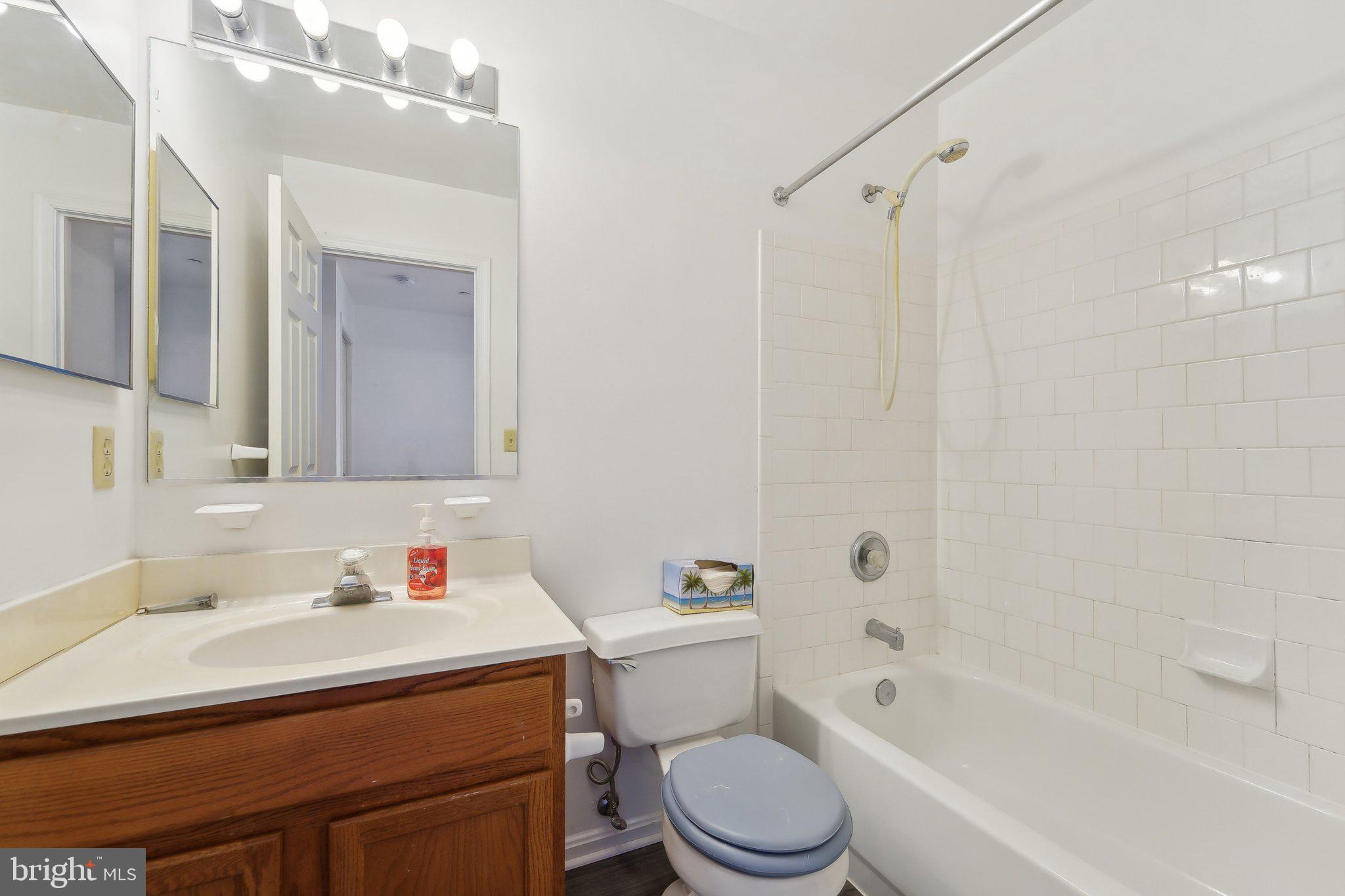 SEVEN OAKS - Residential