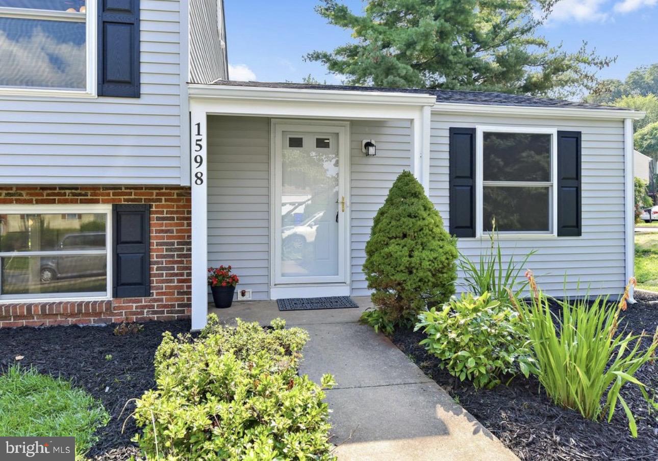 1598 ELMWOOD COURT
