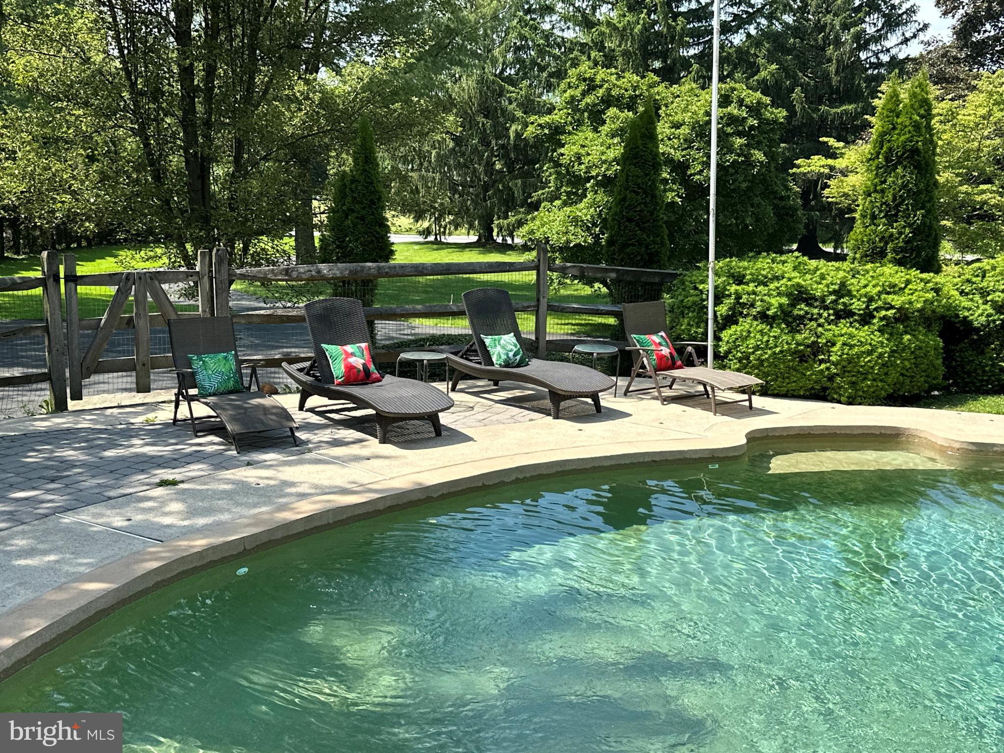 916 GENERAL HOWE DRIVE