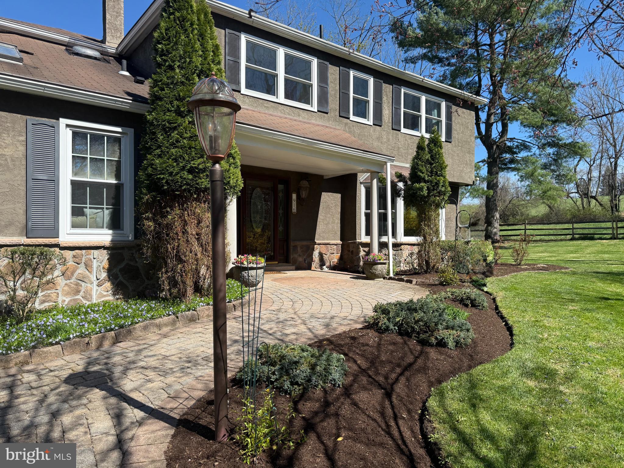 916 GENERAL HOWE DRIVE