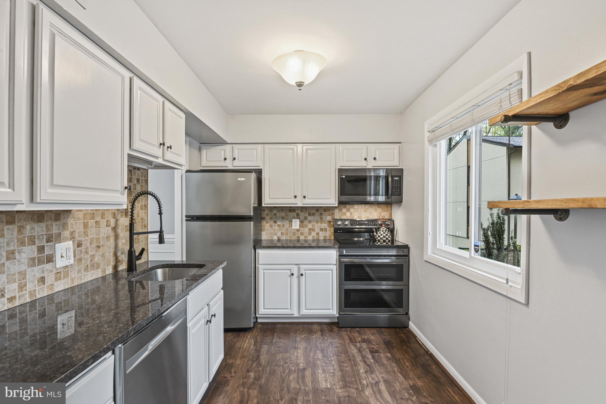 RESTON - Residential