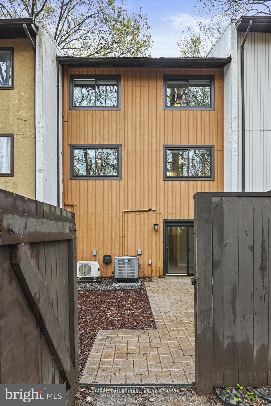 RESTON - Residential