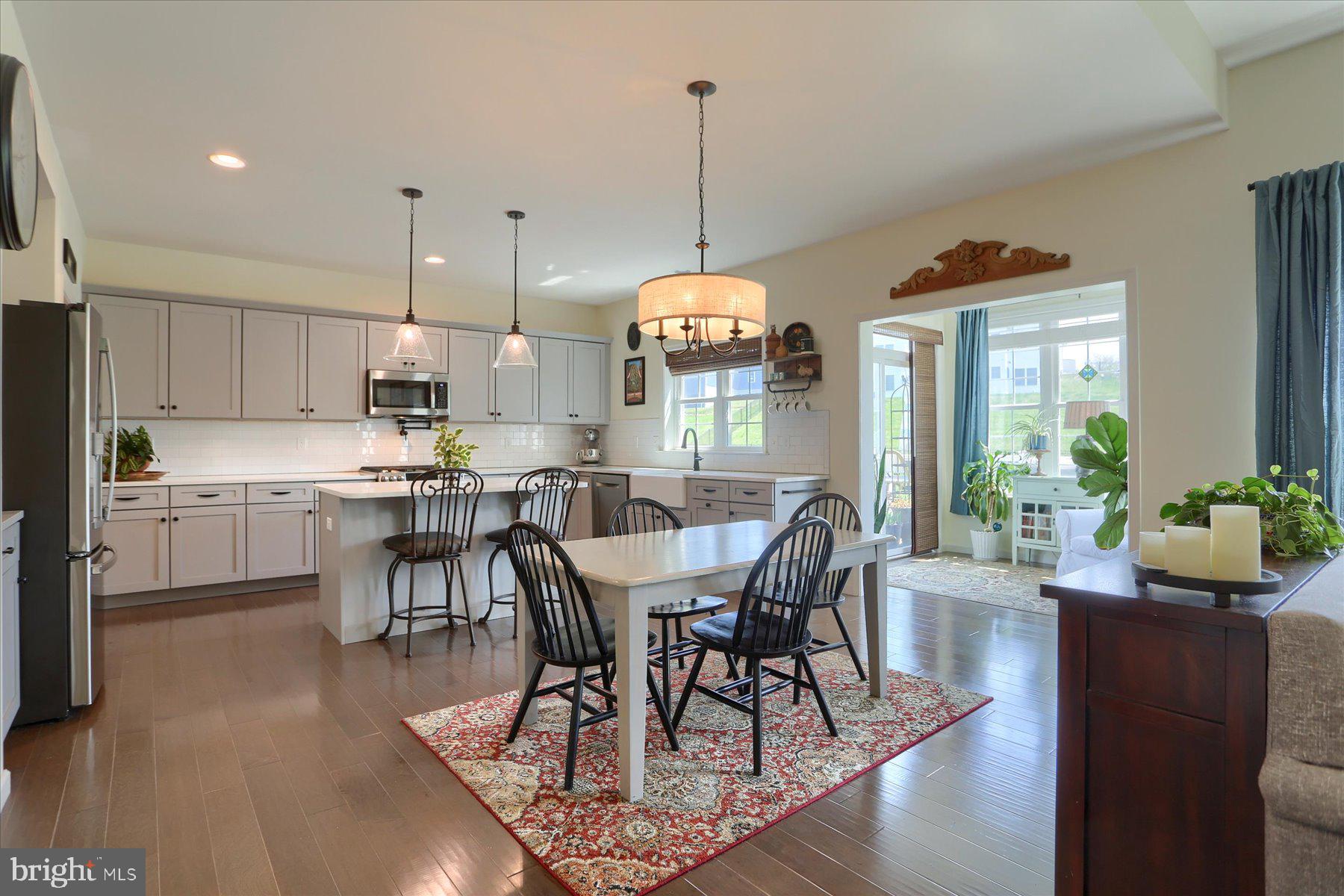 MOUNTAIN VIEW ESTATES - Residential