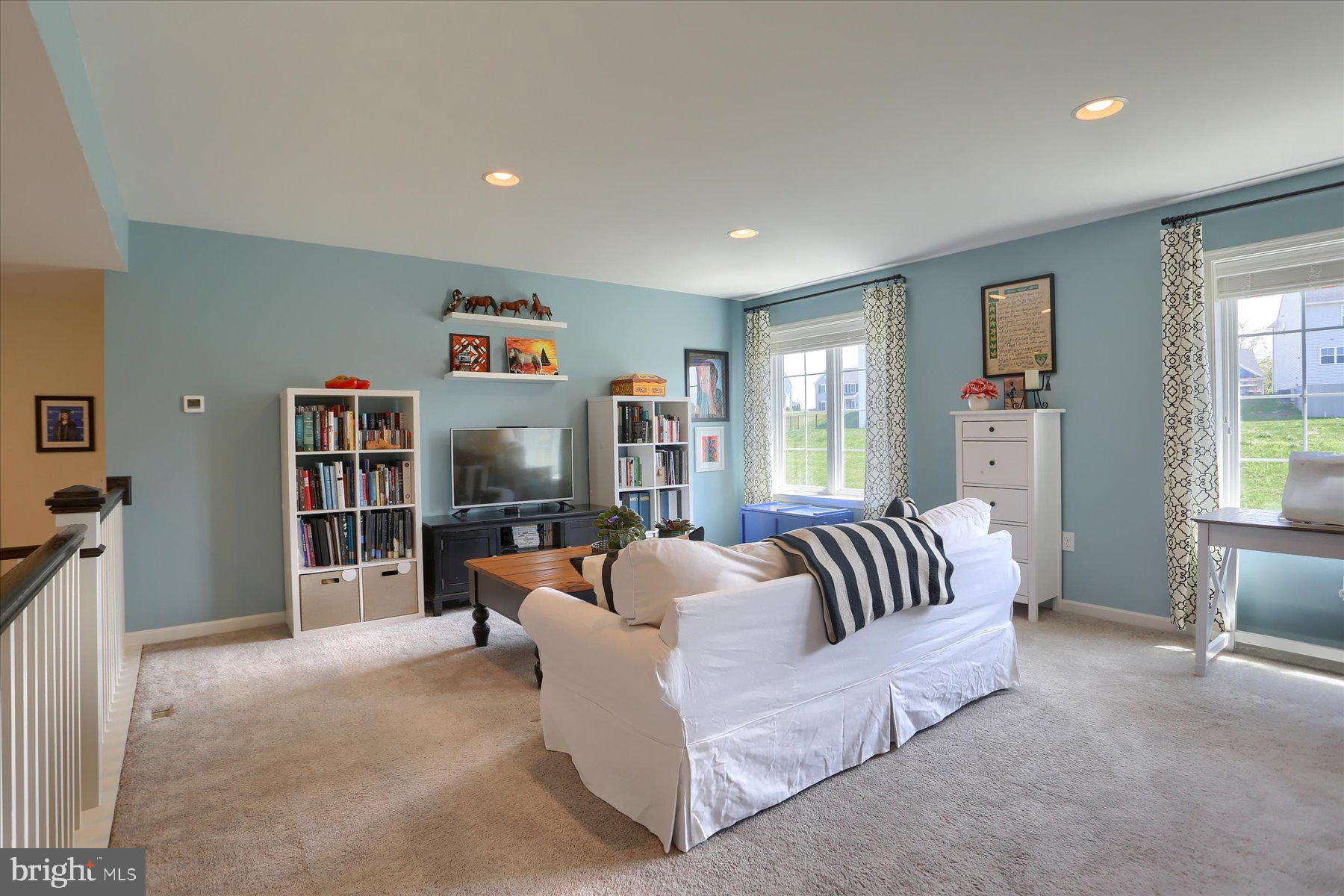 MOUNTAIN VIEW ESTATES - Residential