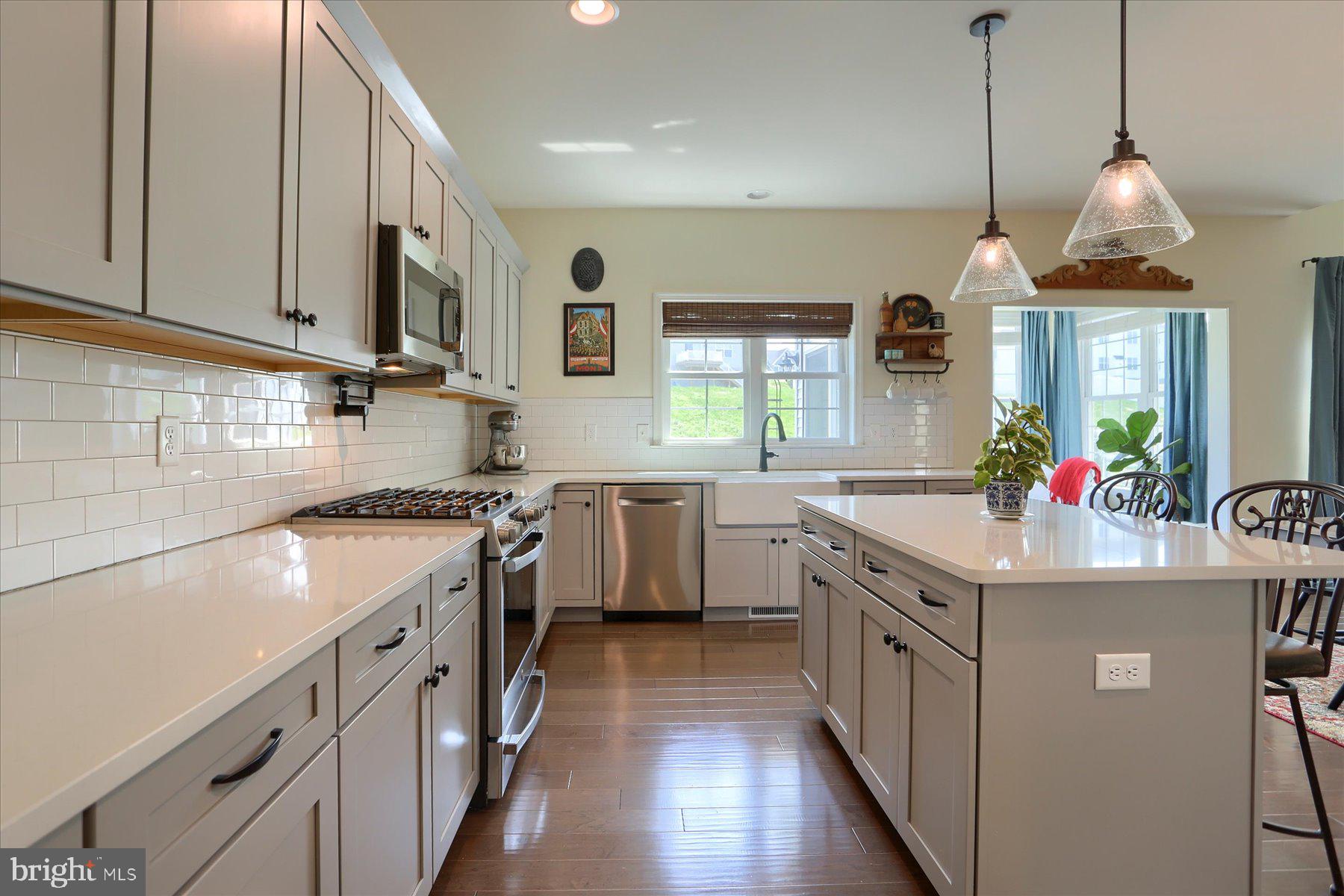 MOUNTAIN VIEW ESTATES - Residential