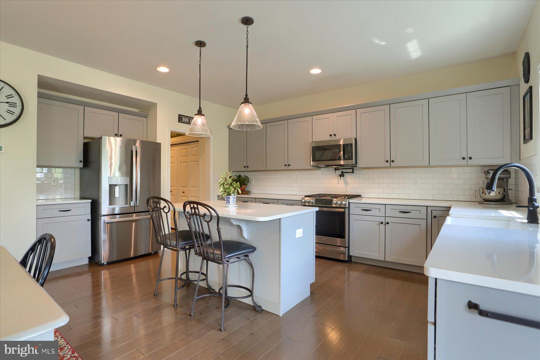 MOUNTAIN VIEW ESTATES - Residential