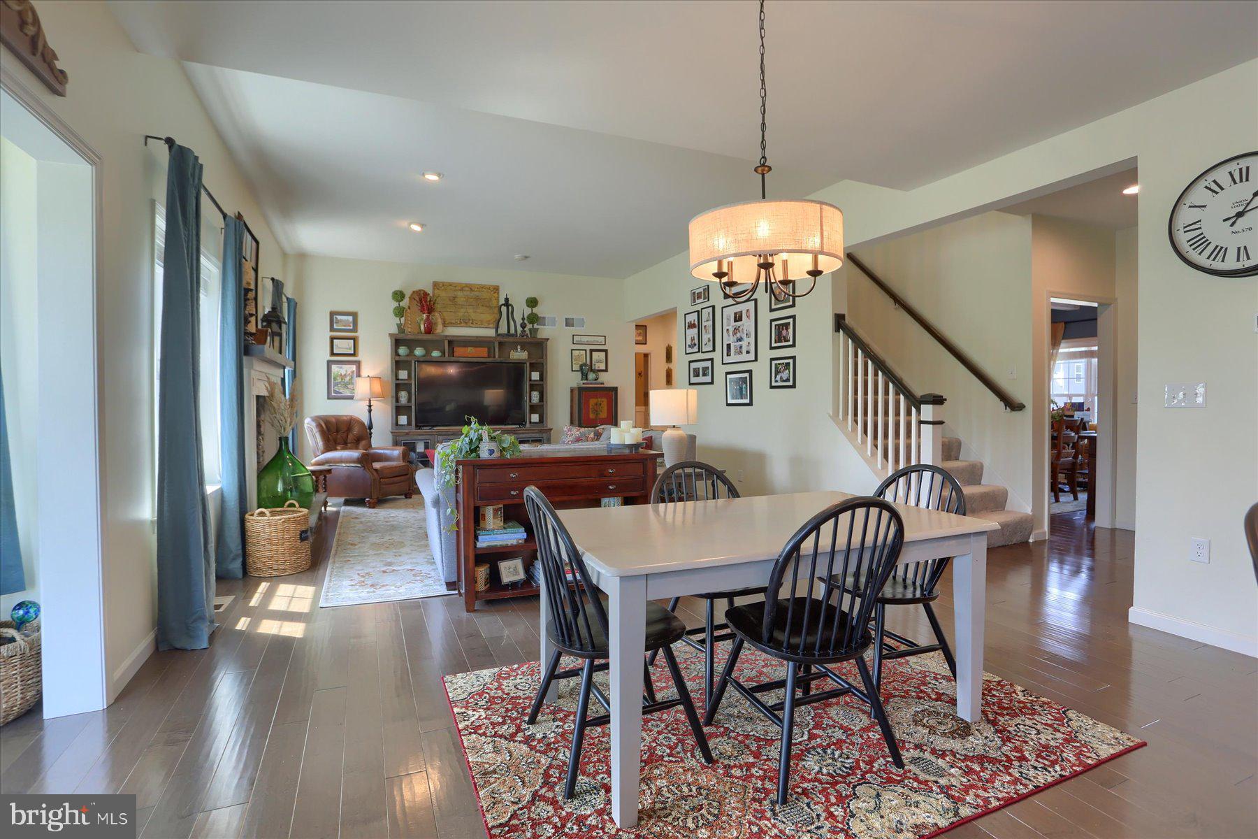 MOUNTAIN VIEW ESTATES - Residential