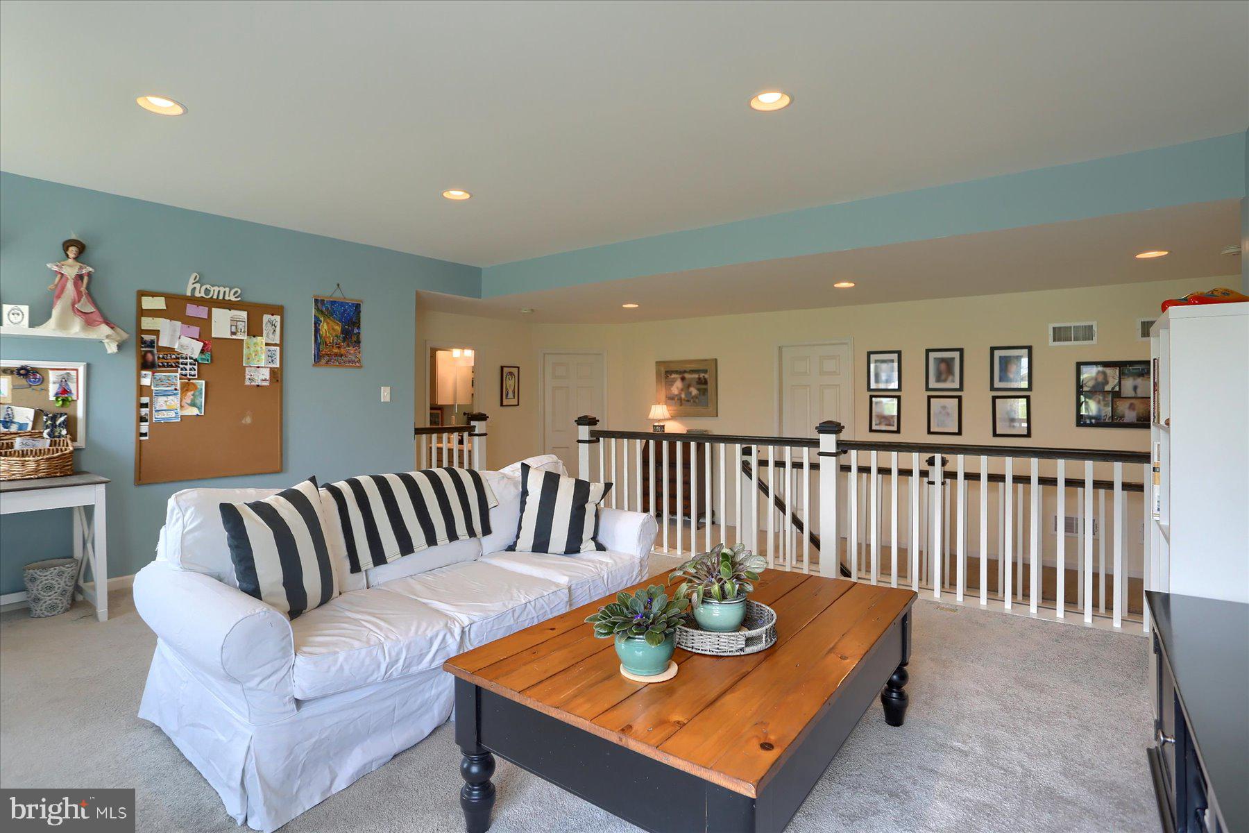 MOUNTAIN VIEW ESTATES - Residential