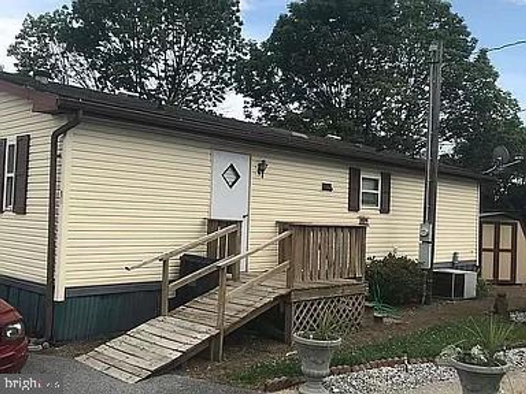 Photo of 18 CRYSTAL DR, MANHEIM, PA 17545 (MLS # PALA2024752)