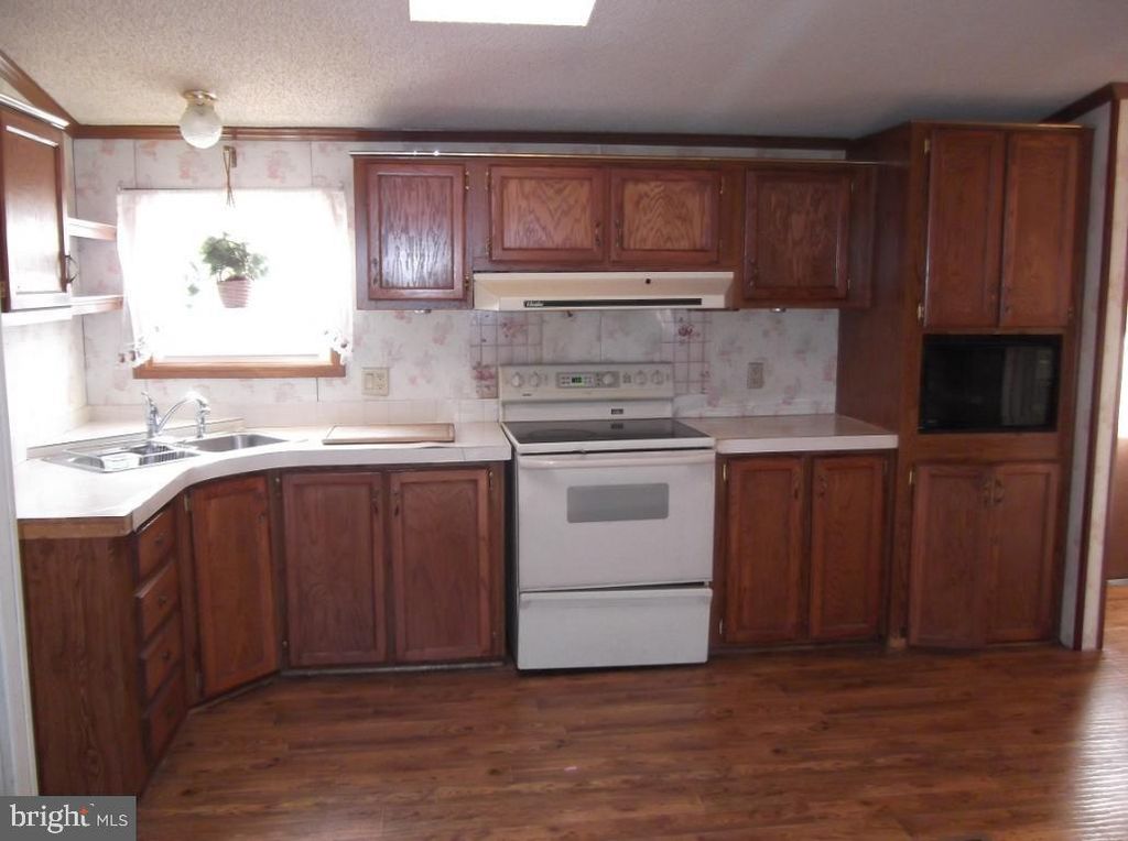 Photo of 18 CRYSTAL DR, MANHEIM, PA 17545 (MLS # PALA2024752)