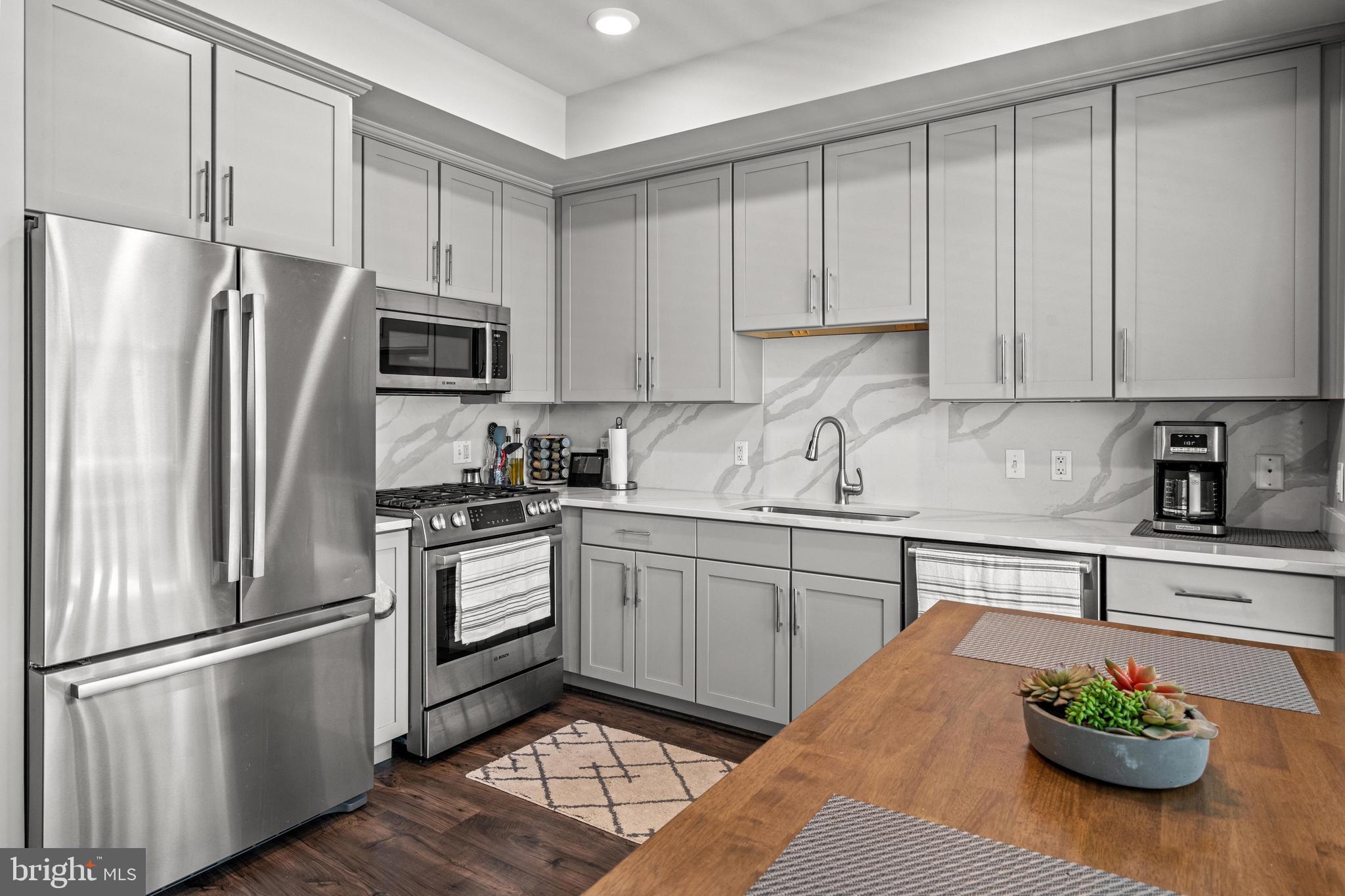 DEL RAY PLACE - Residential Lease