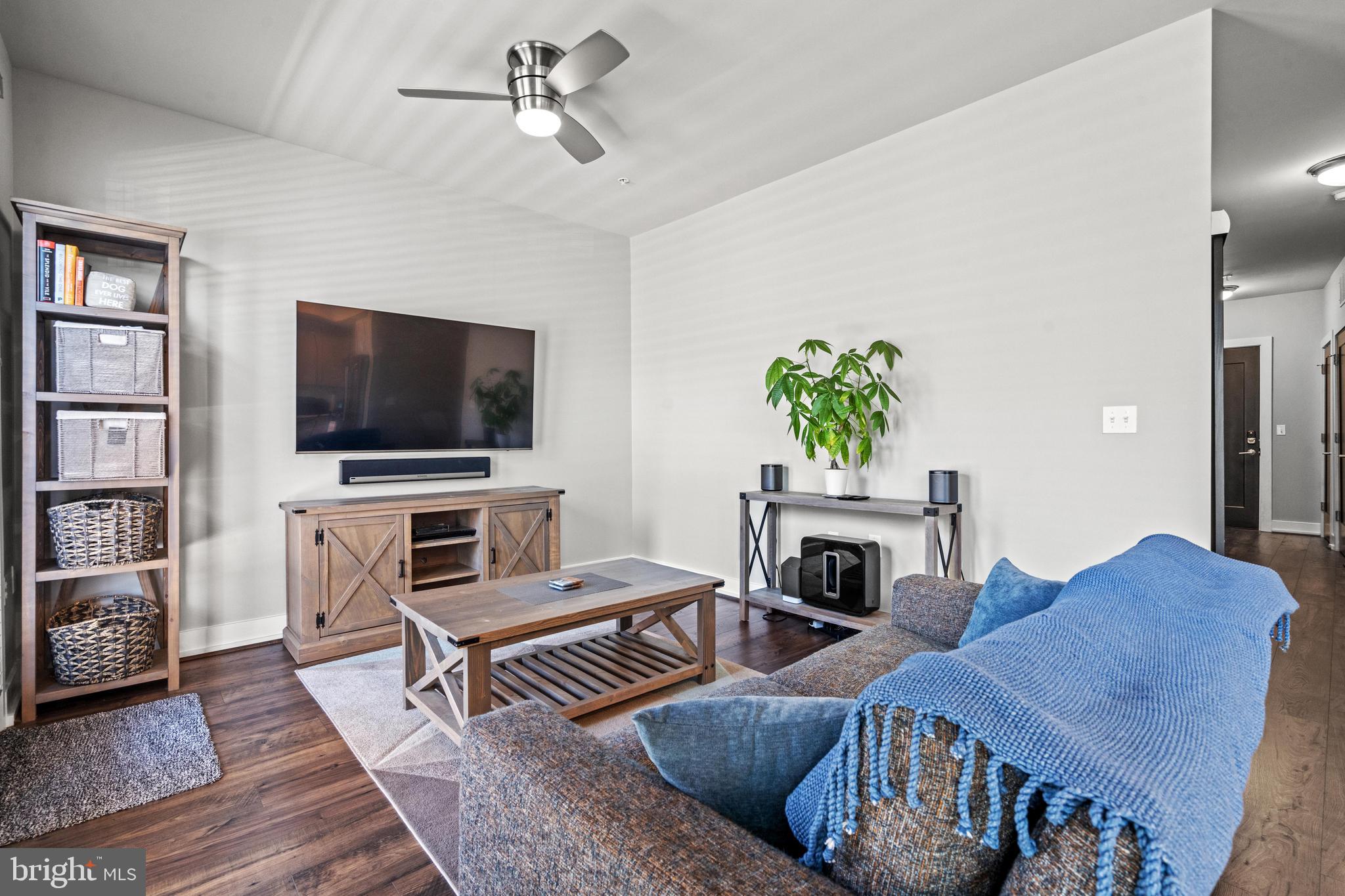 DEL RAY PLACE - Residential Lease