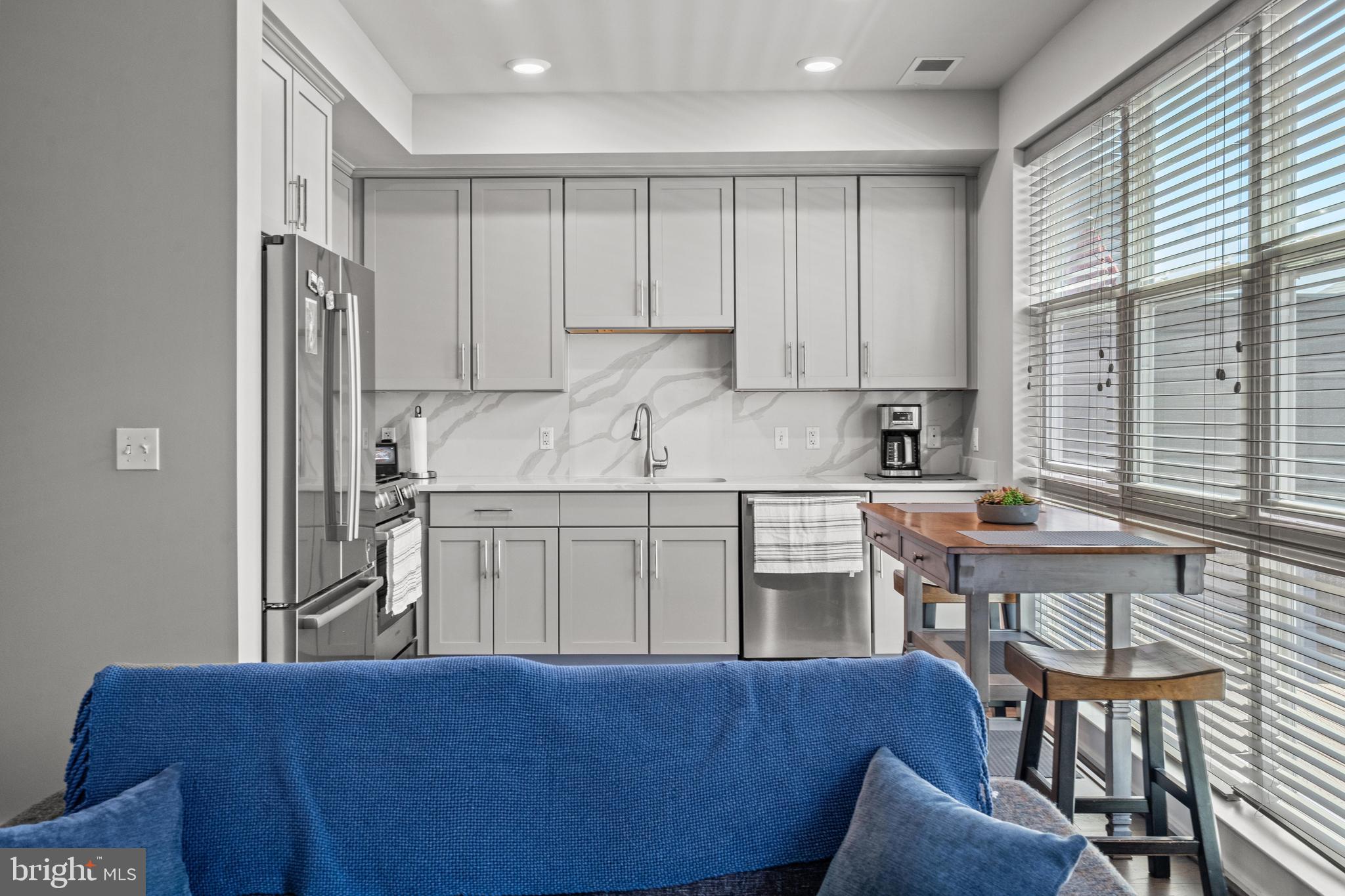 DEL RAY PLACE - Residential Lease