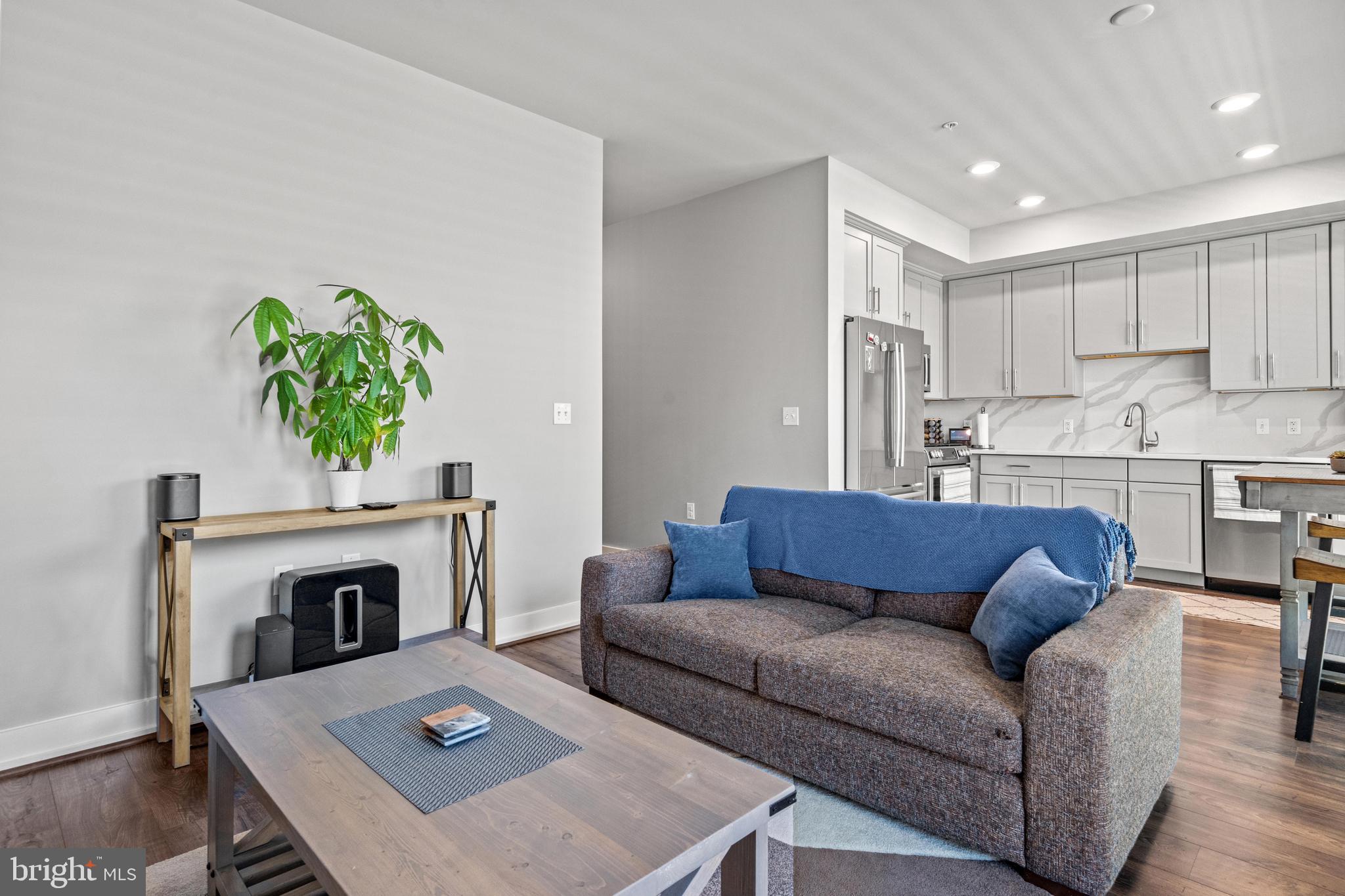 DEL RAY PLACE - Residential Lease