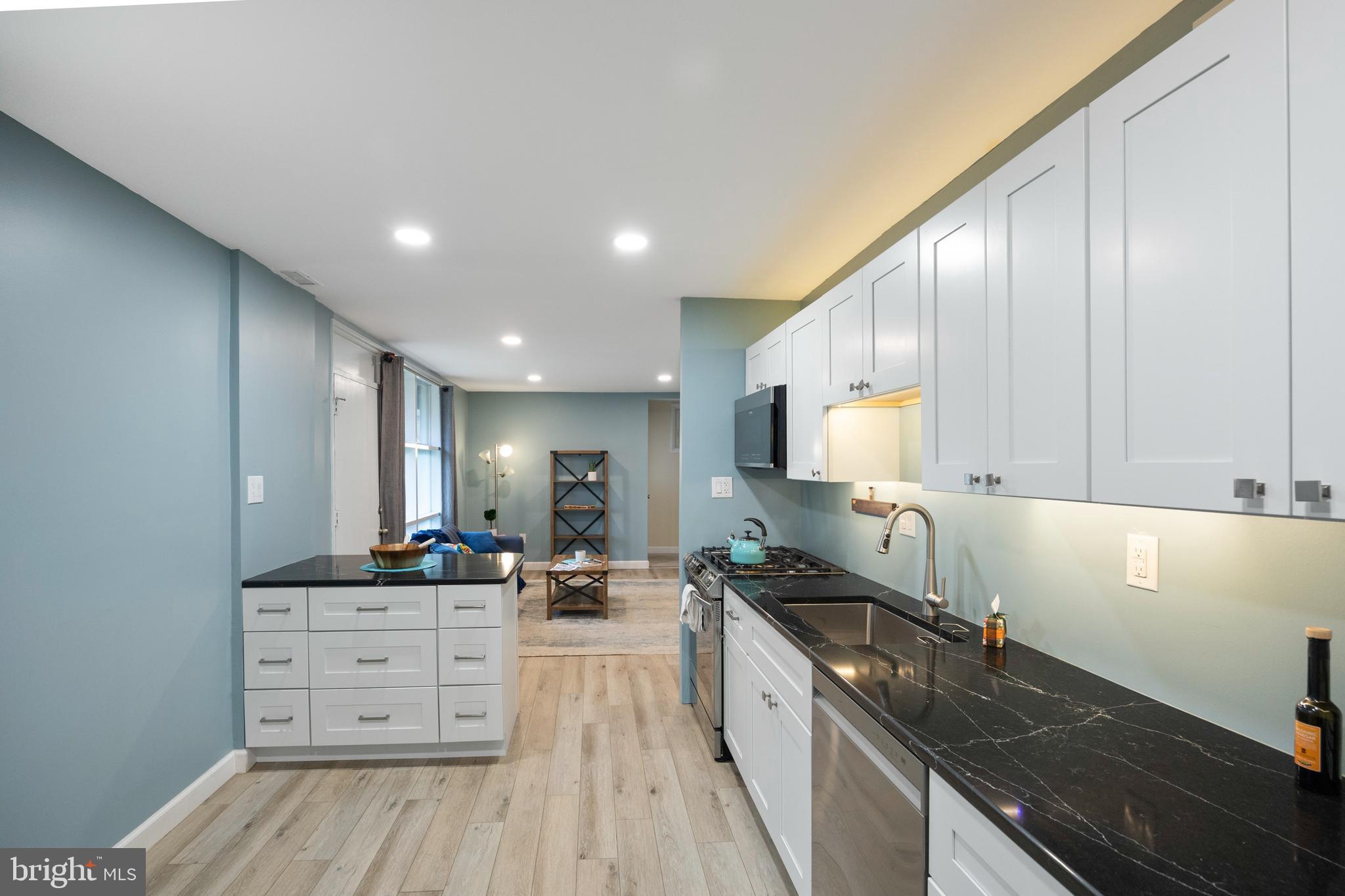 BURGUNDY MANOR - Residential