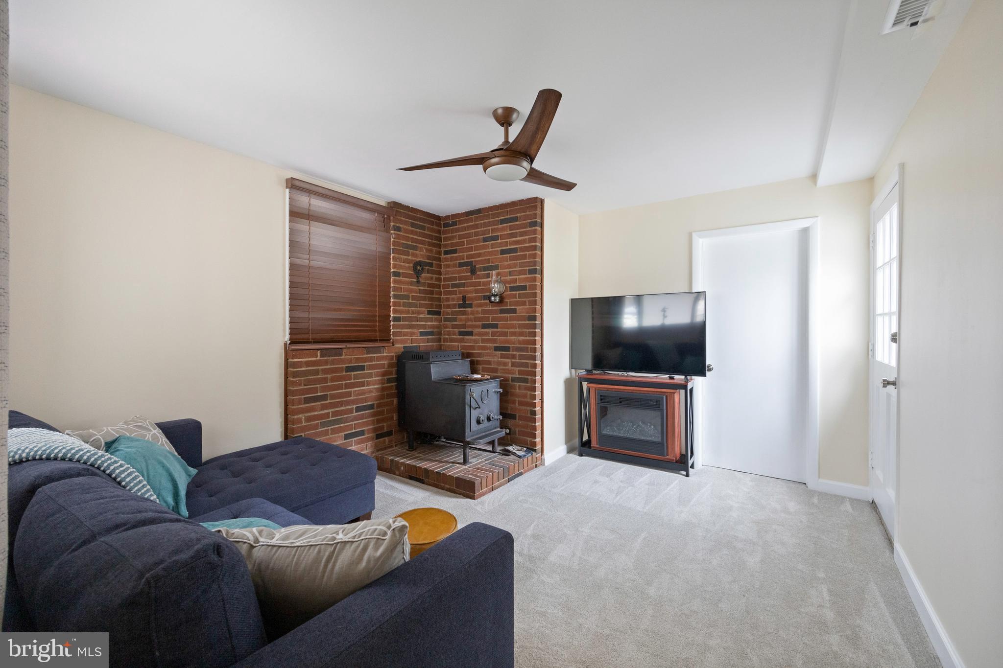 BURGUNDY MANOR - Residential