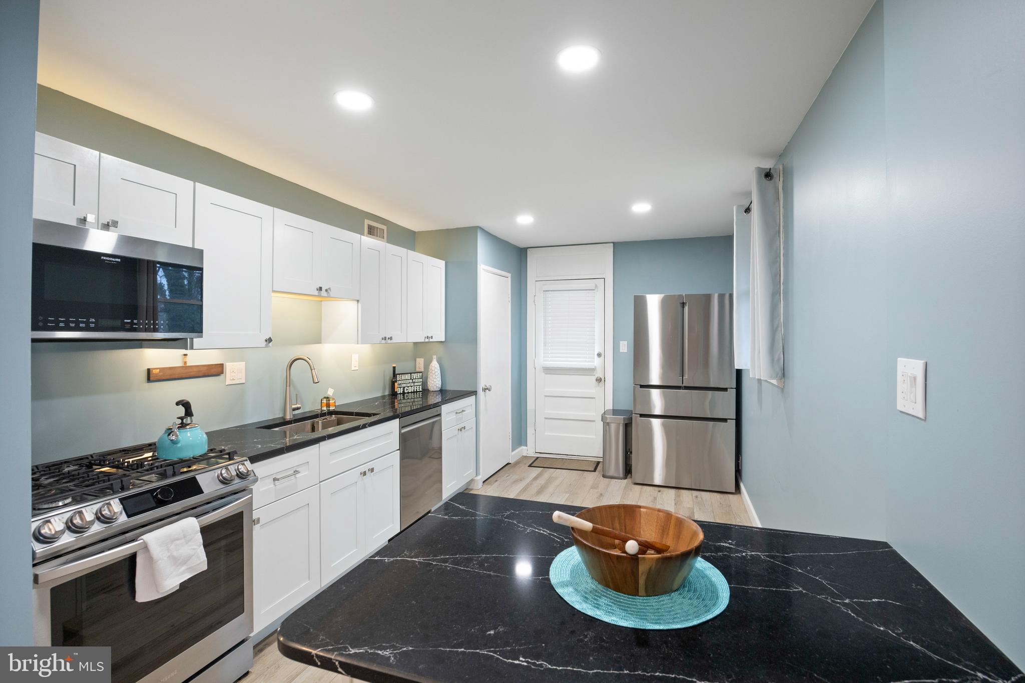 BURGUNDY MANOR - Residential