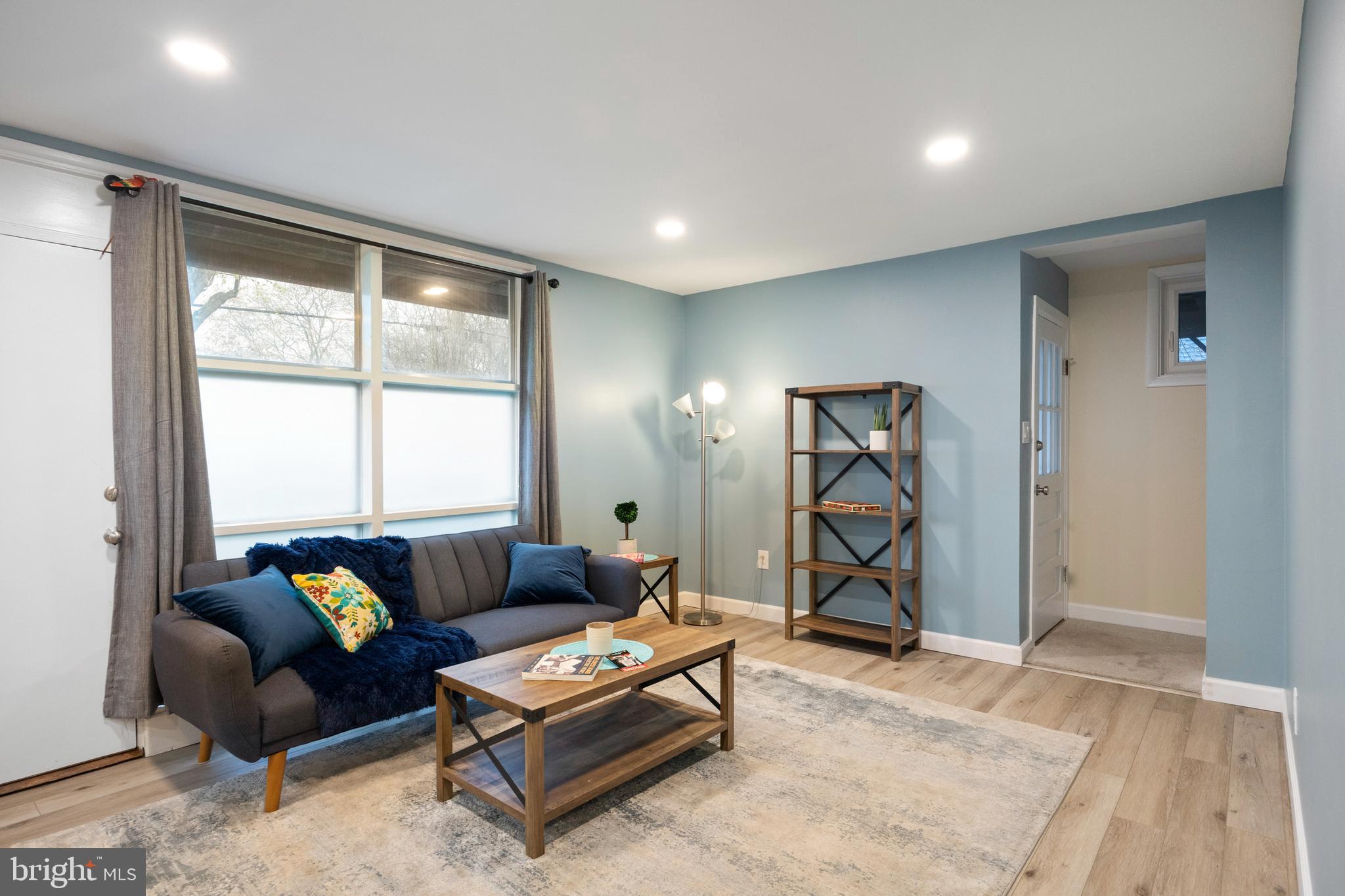 BURGUNDY MANOR - Residential