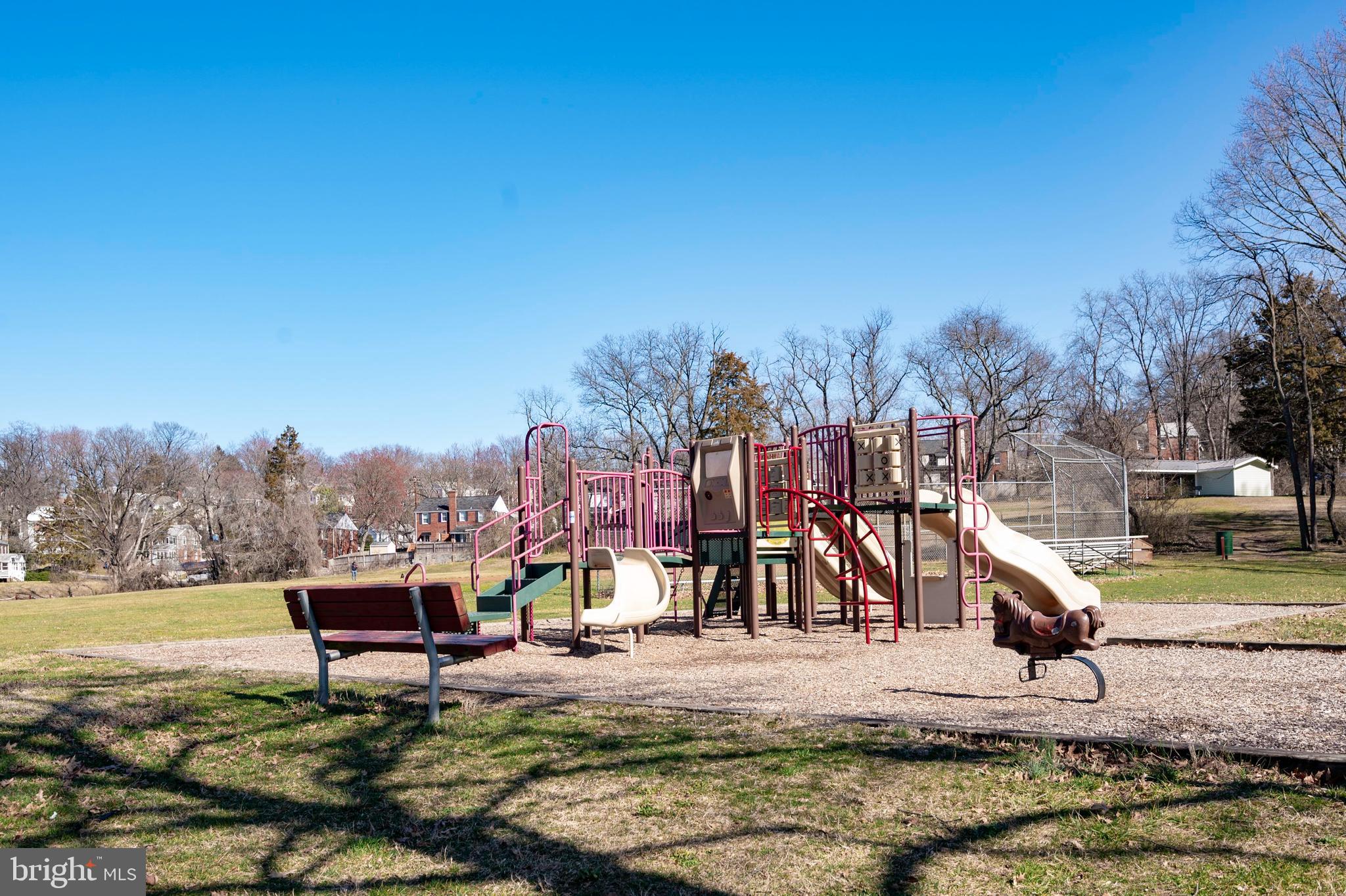 BURGUNDY MANOR - Residential