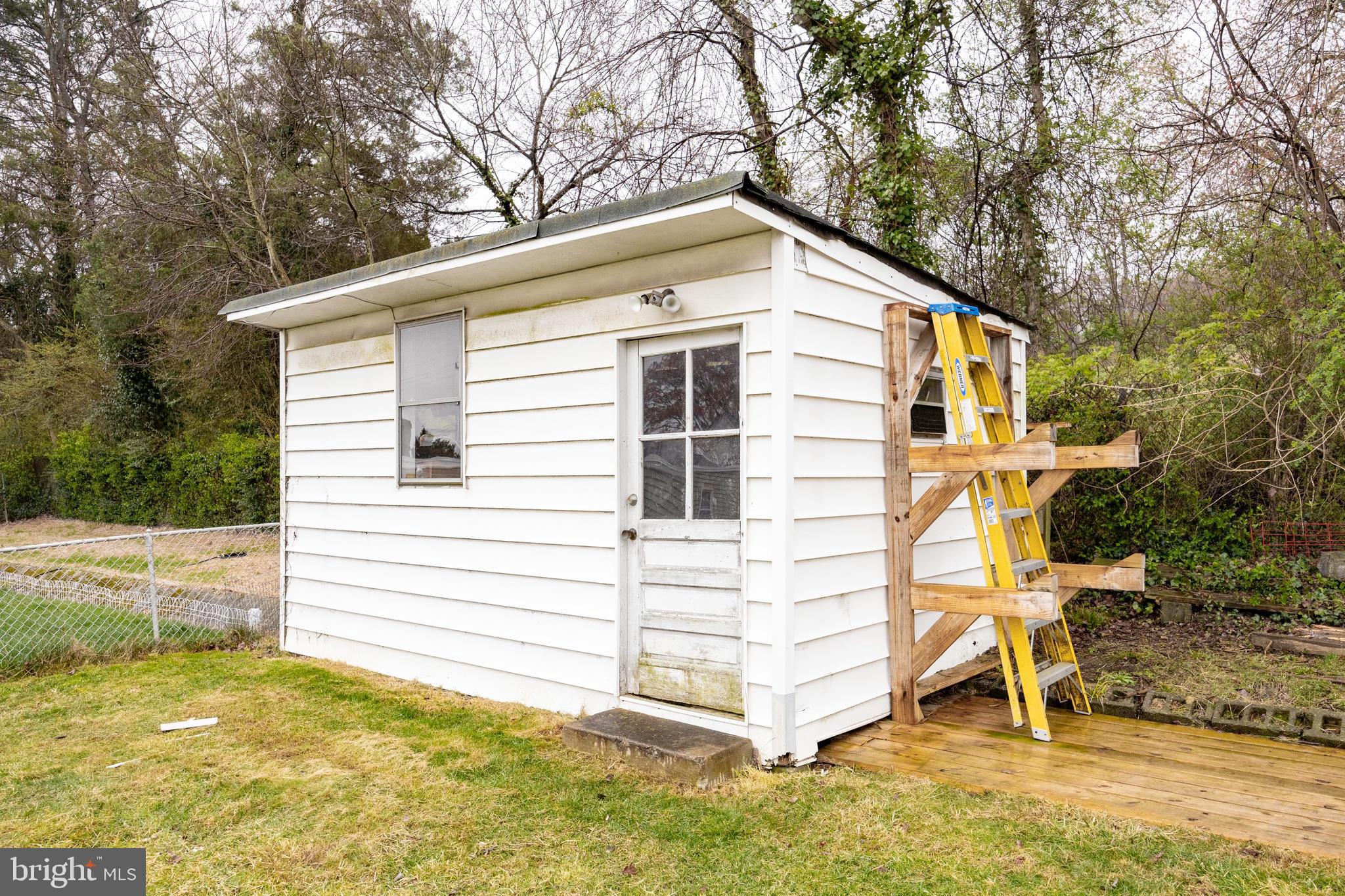 BURGUNDY MANOR - Residential