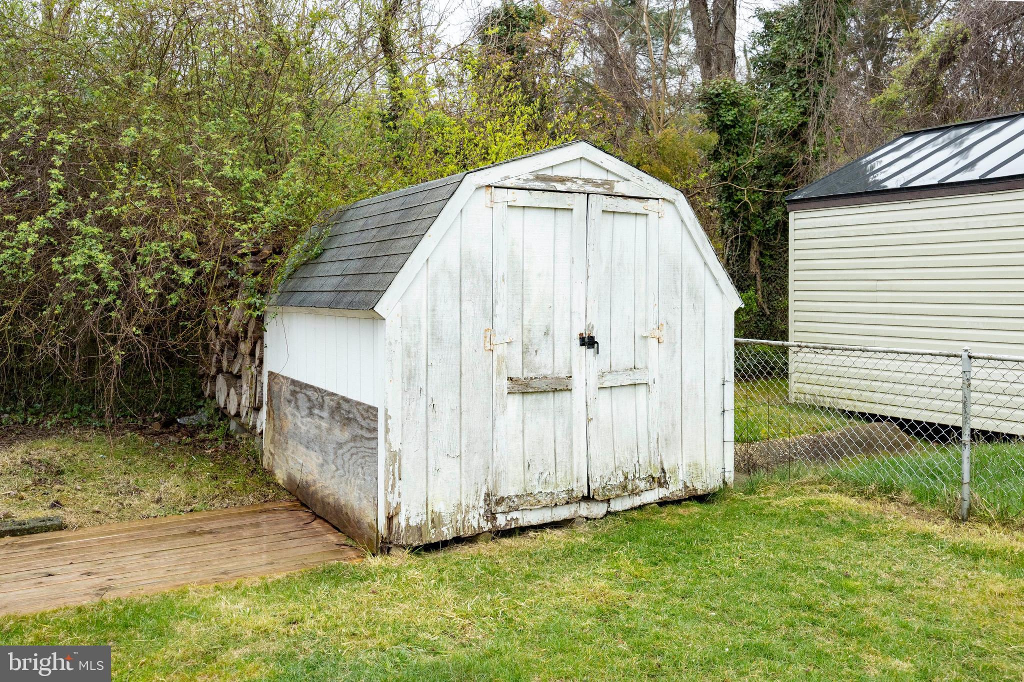 BURGUNDY MANOR - Residential