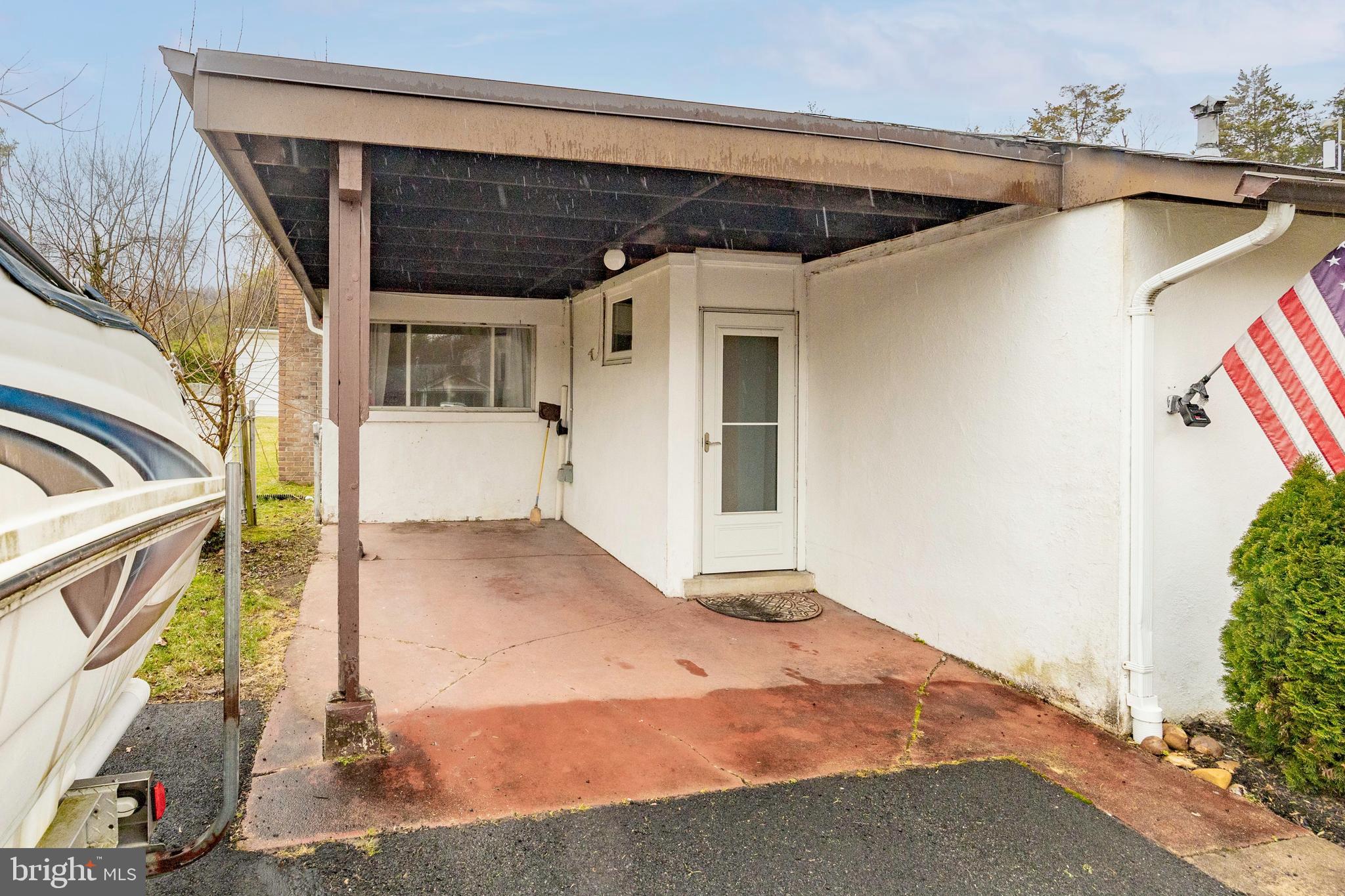 BURGUNDY MANOR - Residential