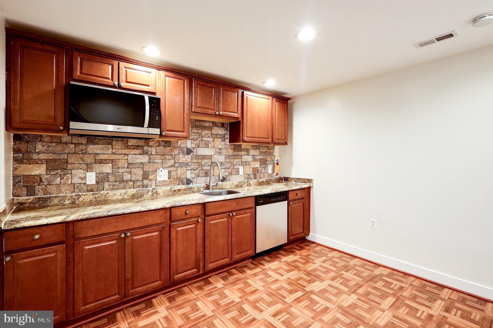 BROOKFIELD - Residential Lease