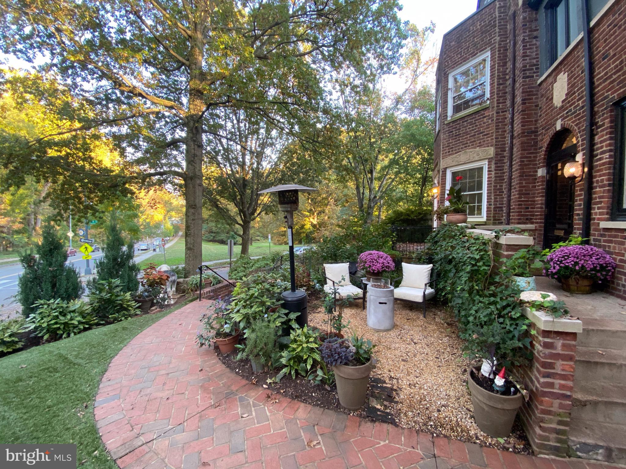 FOXHALL VILLAGE - Residential Lease