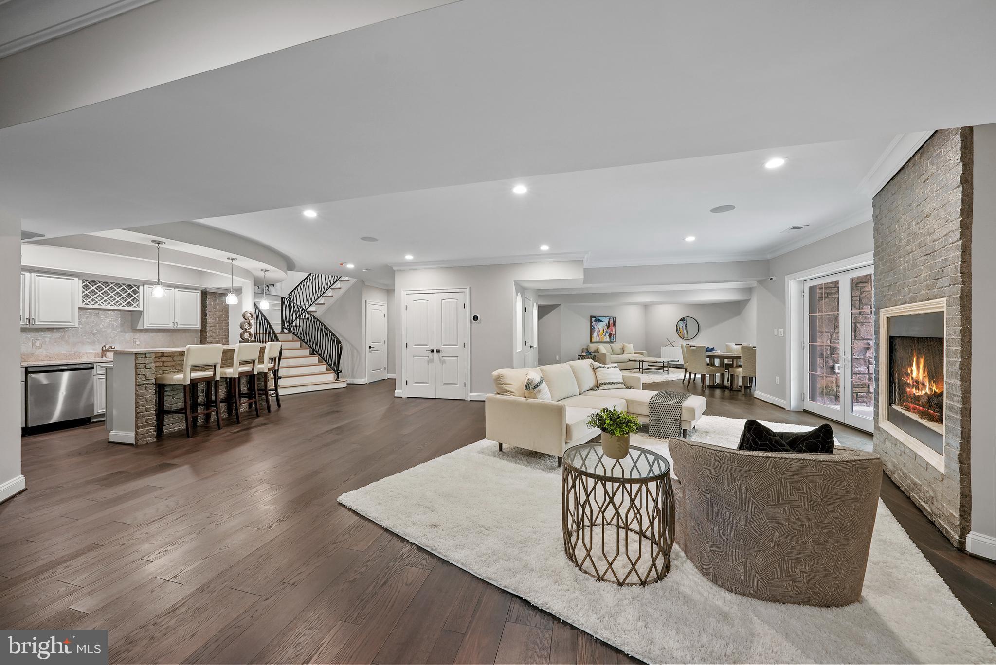 WOODSIDE ESTATES - Residential