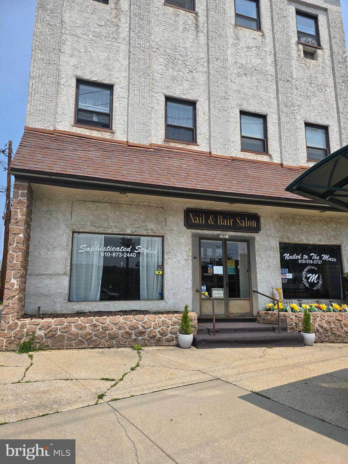 New Commercial Listing in Downingtown Borough! Prime Corner Location with approximately 1200 sq ft of versatile space right across the street from the Downingtown Train Station! Perfect for a hair salon, office, boutique, or creative studio - You Decide! Features Include, 2 half baths, laundry area, storage & private office space, high visibility and foot traffic. Tenant is responsible for layout/fit-out to suit their needs.
At $1,450 a month - an incredible value for such a central location!