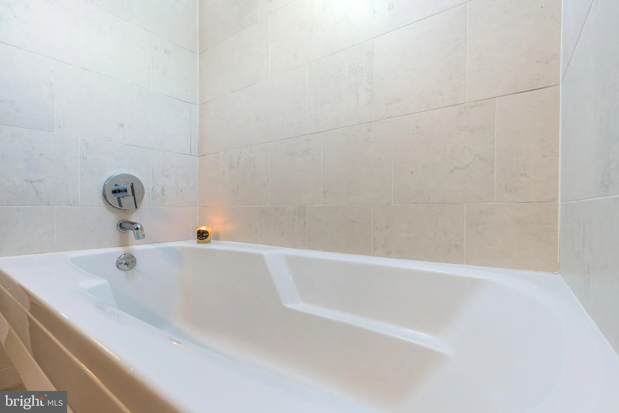 Philadelphia, Pennsylvania 19103, United States, 1 Bedroom Bedrooms, ,2 BathroomsBathrooms,Residential,Pending,42178