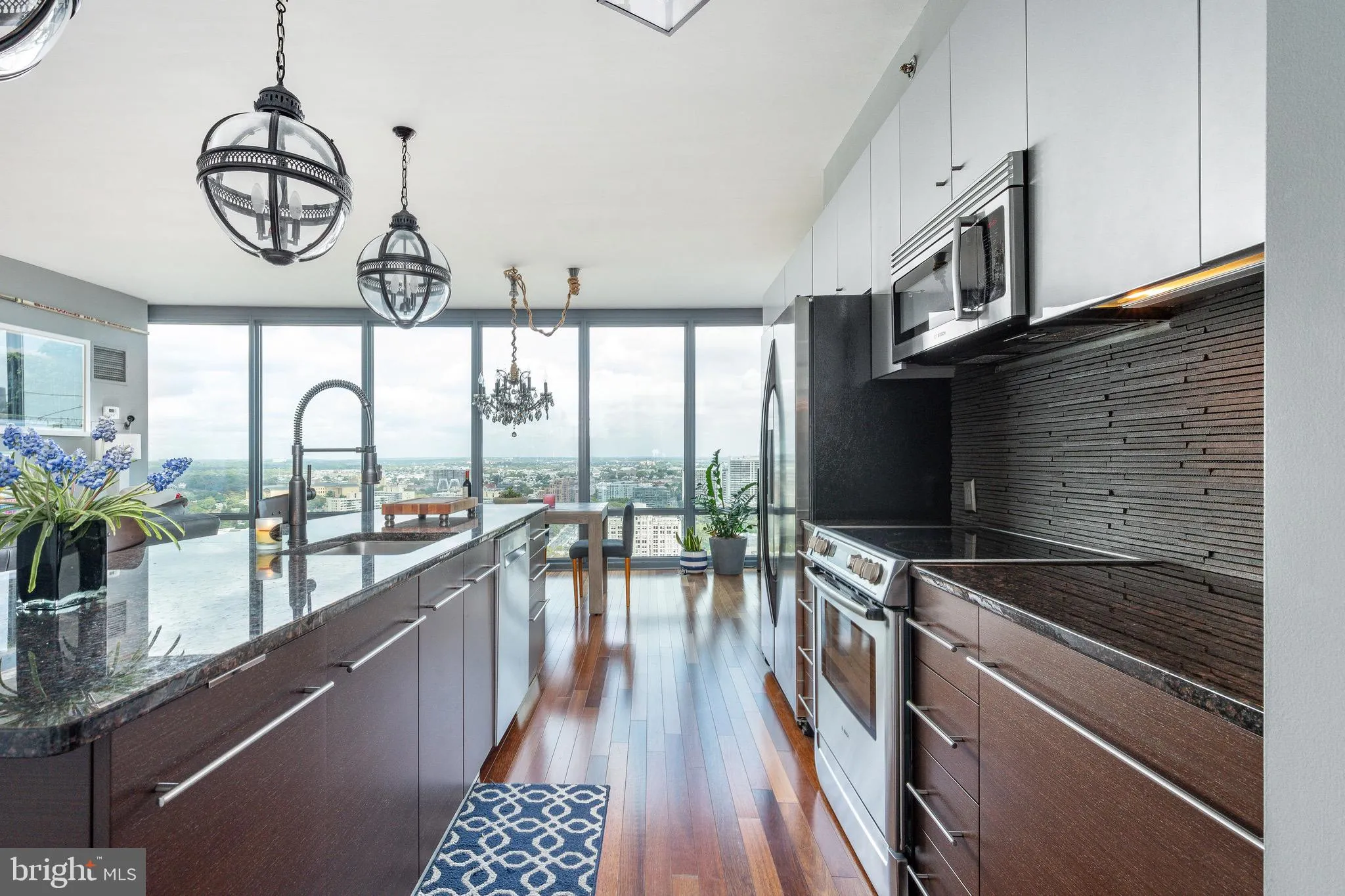 Philadelphia, Pennsylvania 19103, United States, 1 Bedroom Bedrooms, ,2 BathroomsBathrooms,Residential,Pending,42178