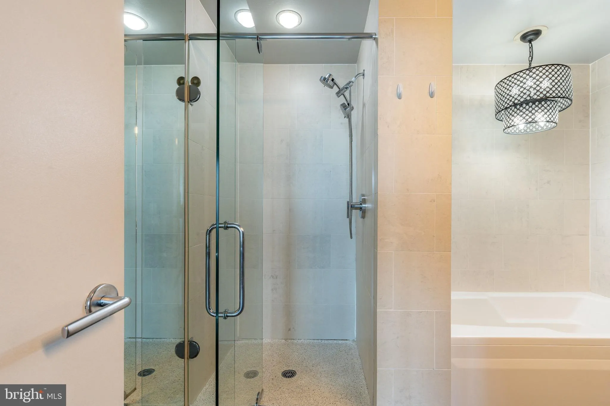 Philadelphia, Pennsylvania 19103, United States, 1 Bedroom Bedrooms, ,2 BathroomsBathrooms,Residential,Pending,42178