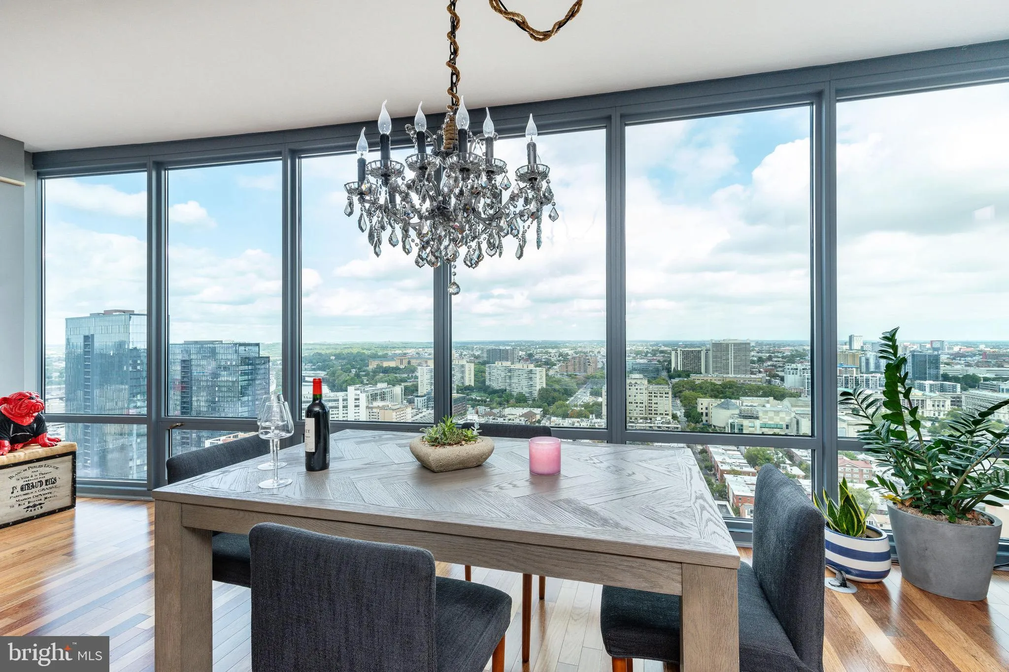 Philadelphia, Pennsylvania 19103, United States, 1 Bedroom Bedrooms, ,2 BathroomsBathrooms,Residential,Pending,42178