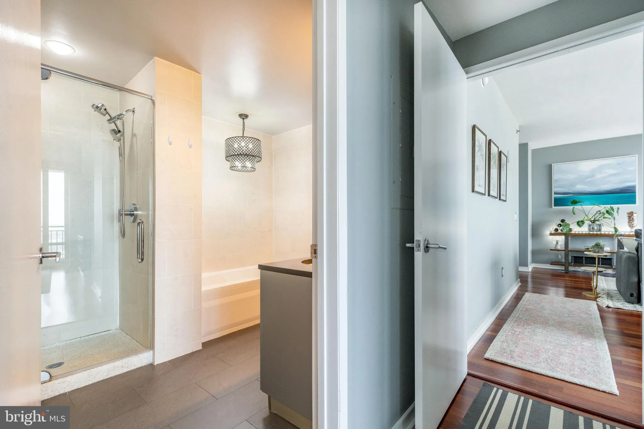 Philadelphia, Pennsylvania 19103, United States, 1 Bedroom Bedrooms, ,2 BathroomsBathrooms,Residential,Pending,42178