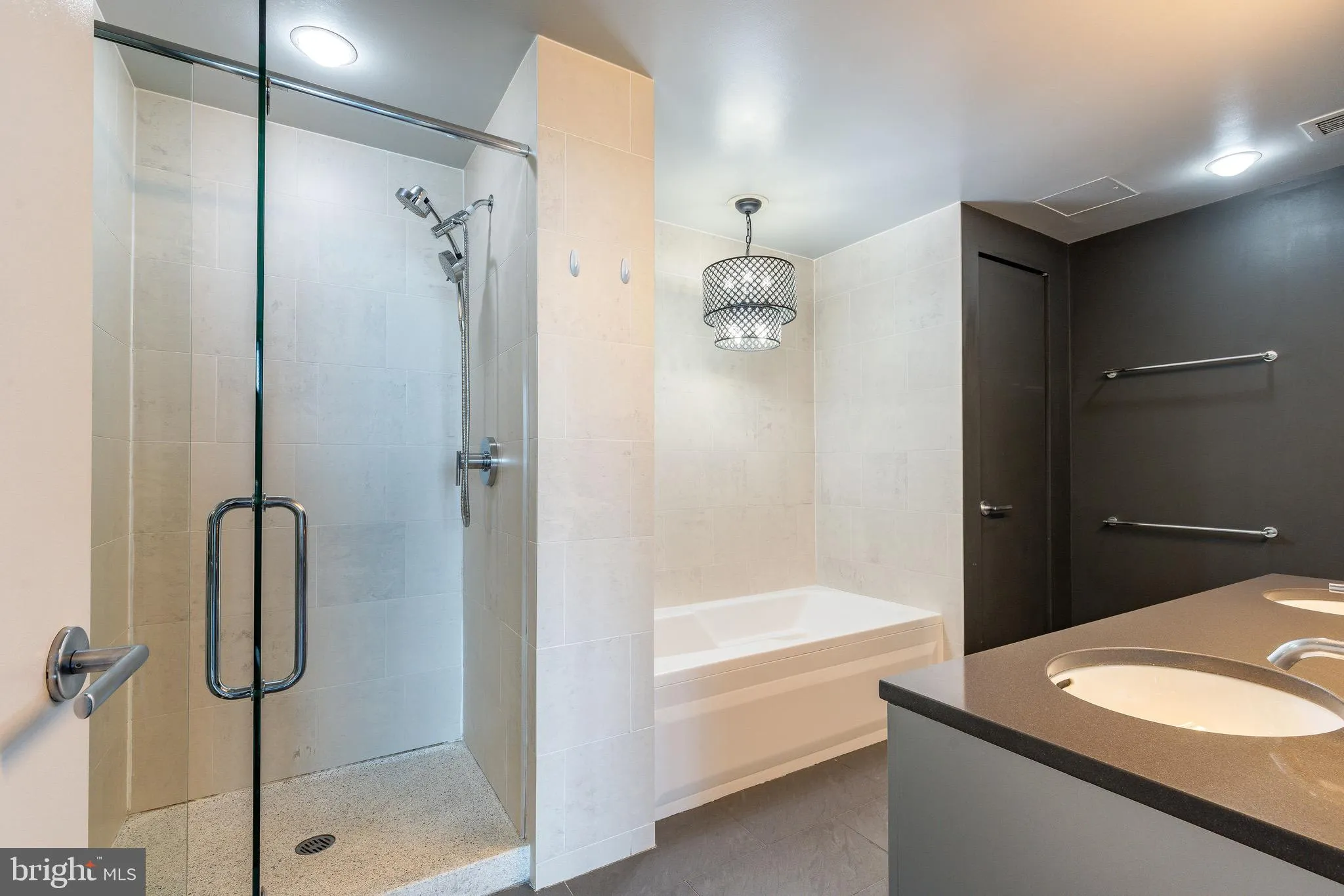 Philadelphia, Pennsylvania 19103, United States, 1 Bedroom Bedrooms, ,2 BathroomsBathrooms,Residential,Pending,42178